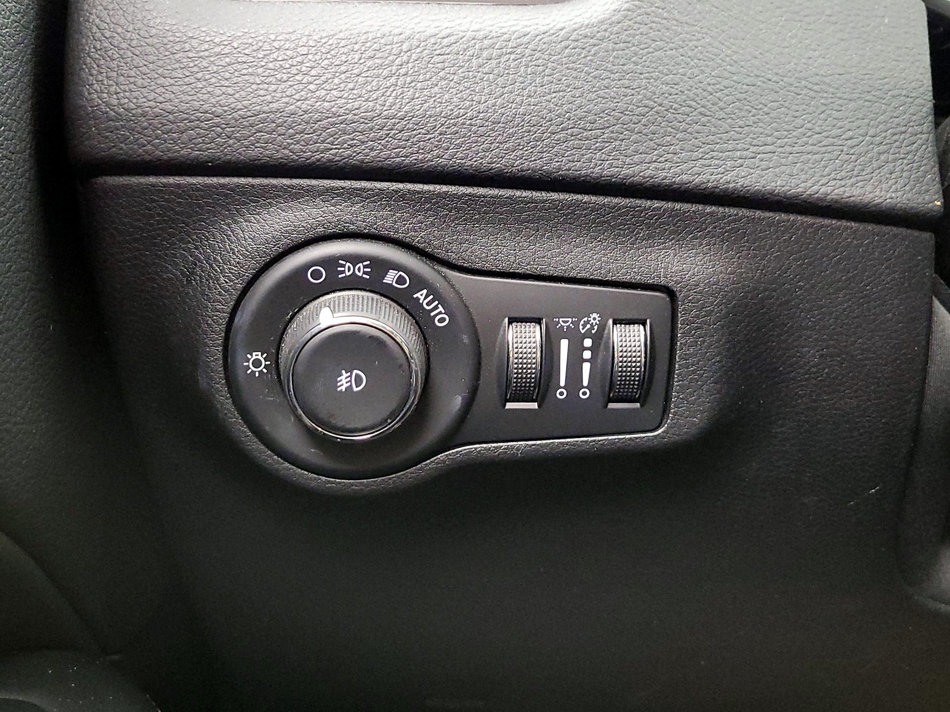 Thumbnail: 2018 Jeep Compass - 13