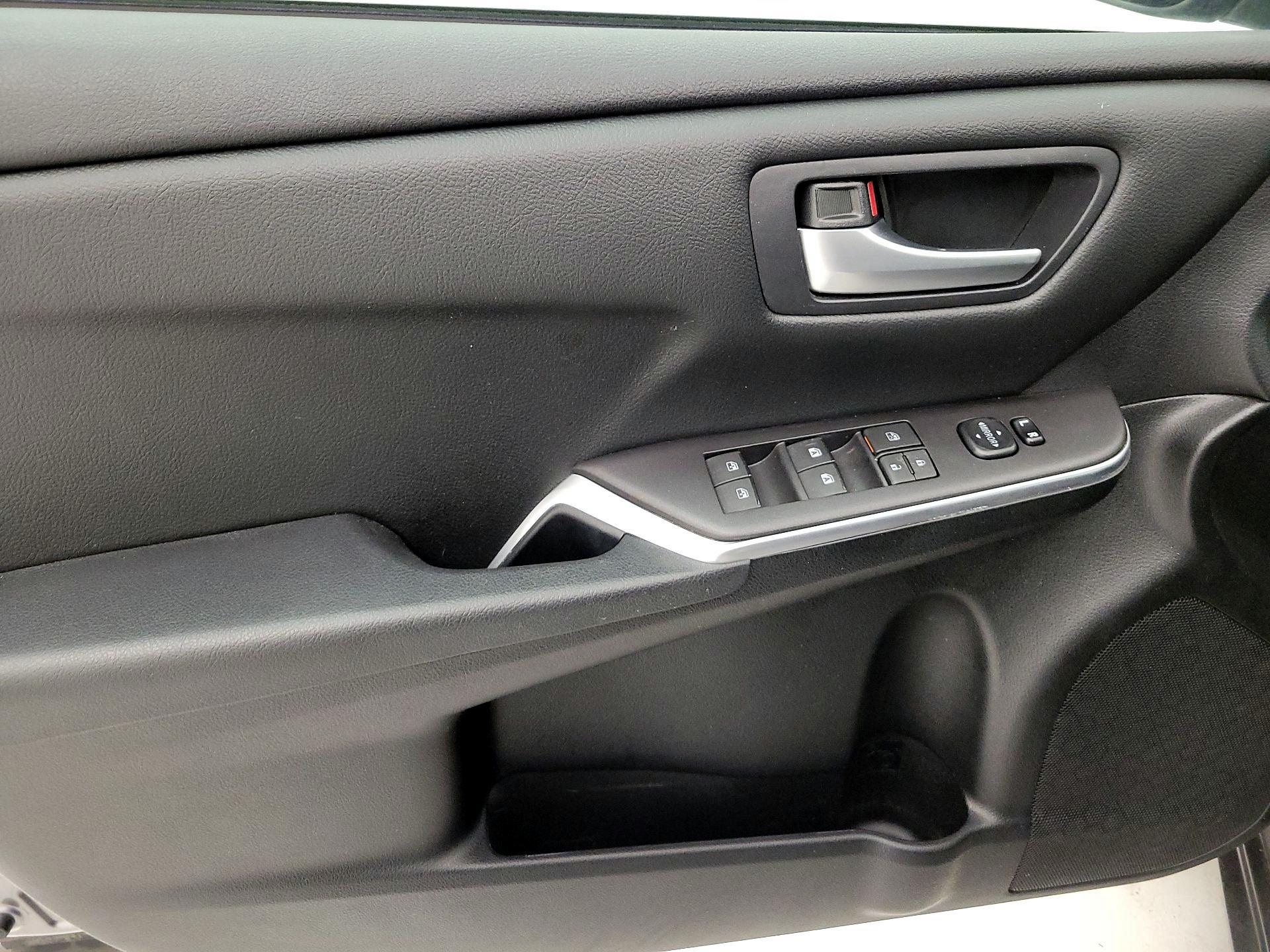 Thumbnail: 2015 Toyota Camry - 12