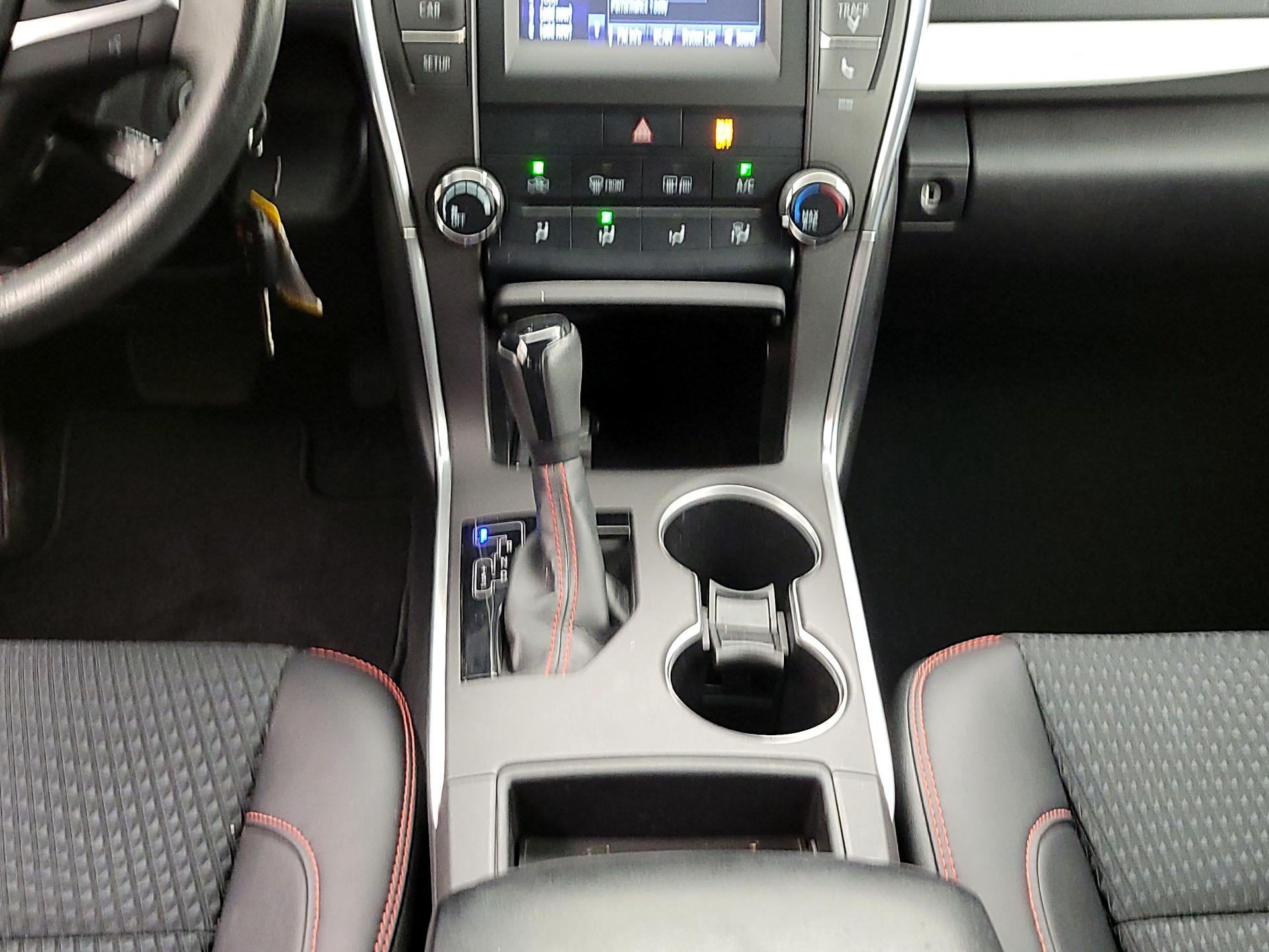 Thumbnail: 2015 Toyota Camry - 16