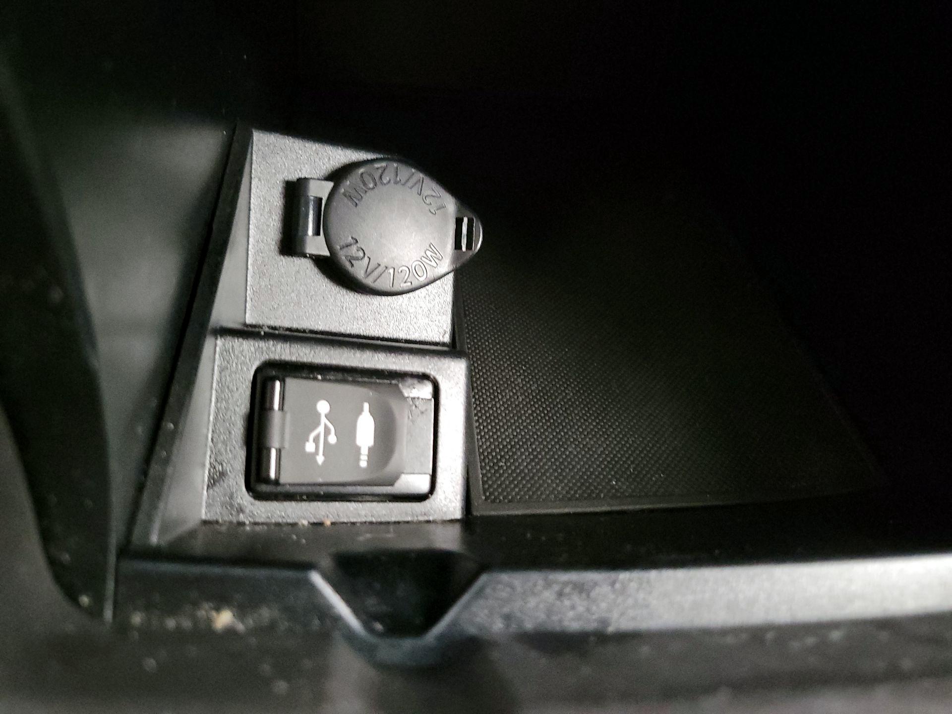 Thumbnail: 2015 Toyota Camry - 17
