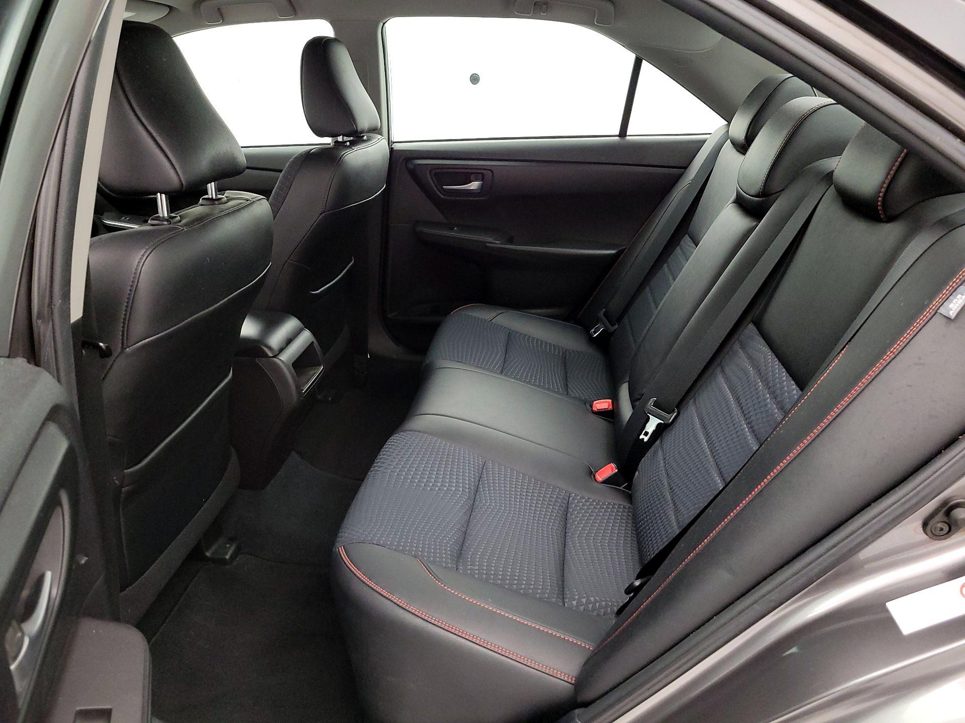 Thumbnail: 2015 Toyota Camry - 18