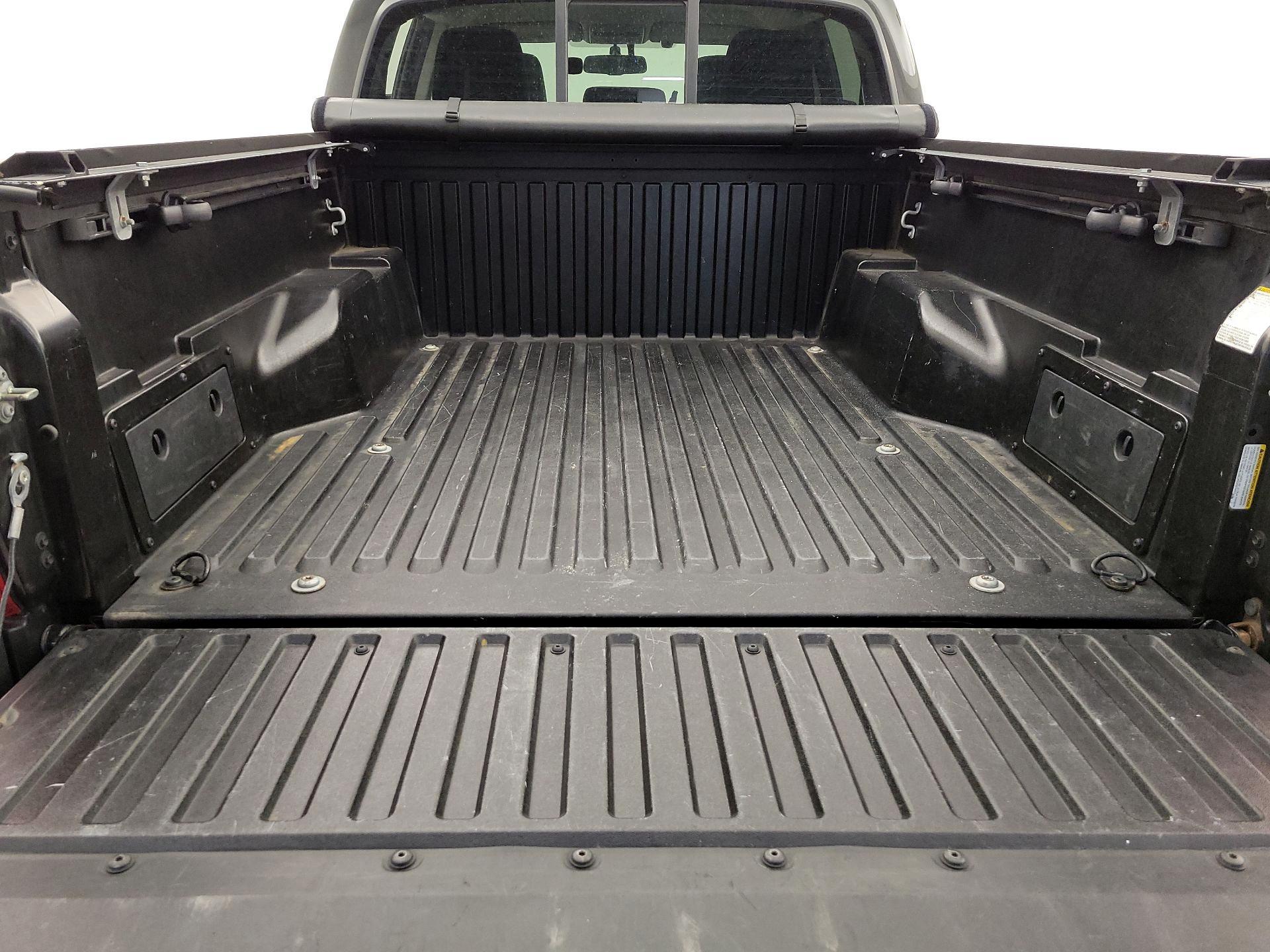 Thumbnail: 2017 Toyota Tacoma - 20
