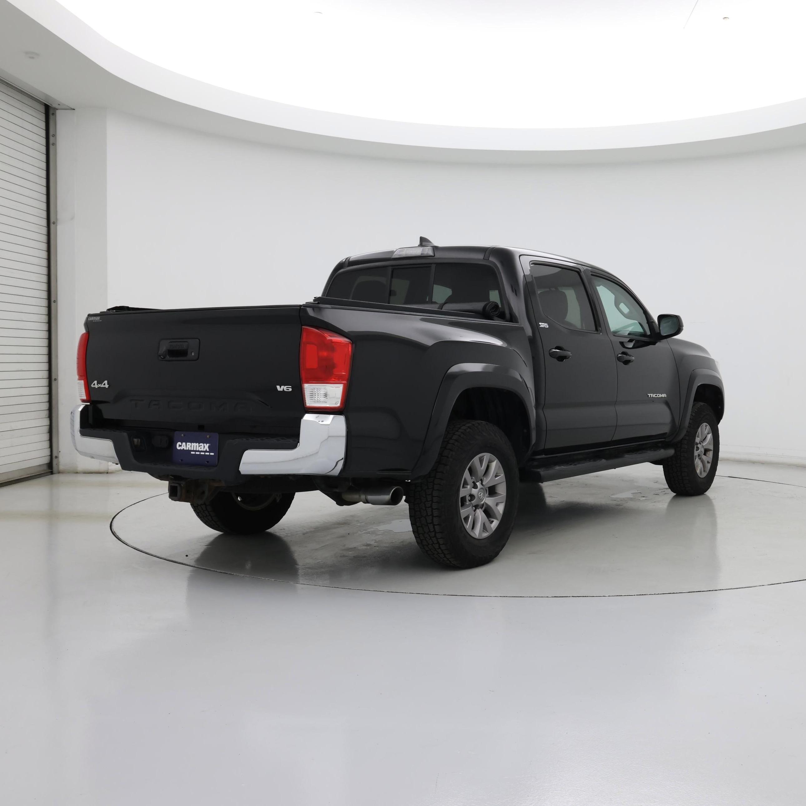 Thumbnail: 2017 Toyota Tacoma - 8