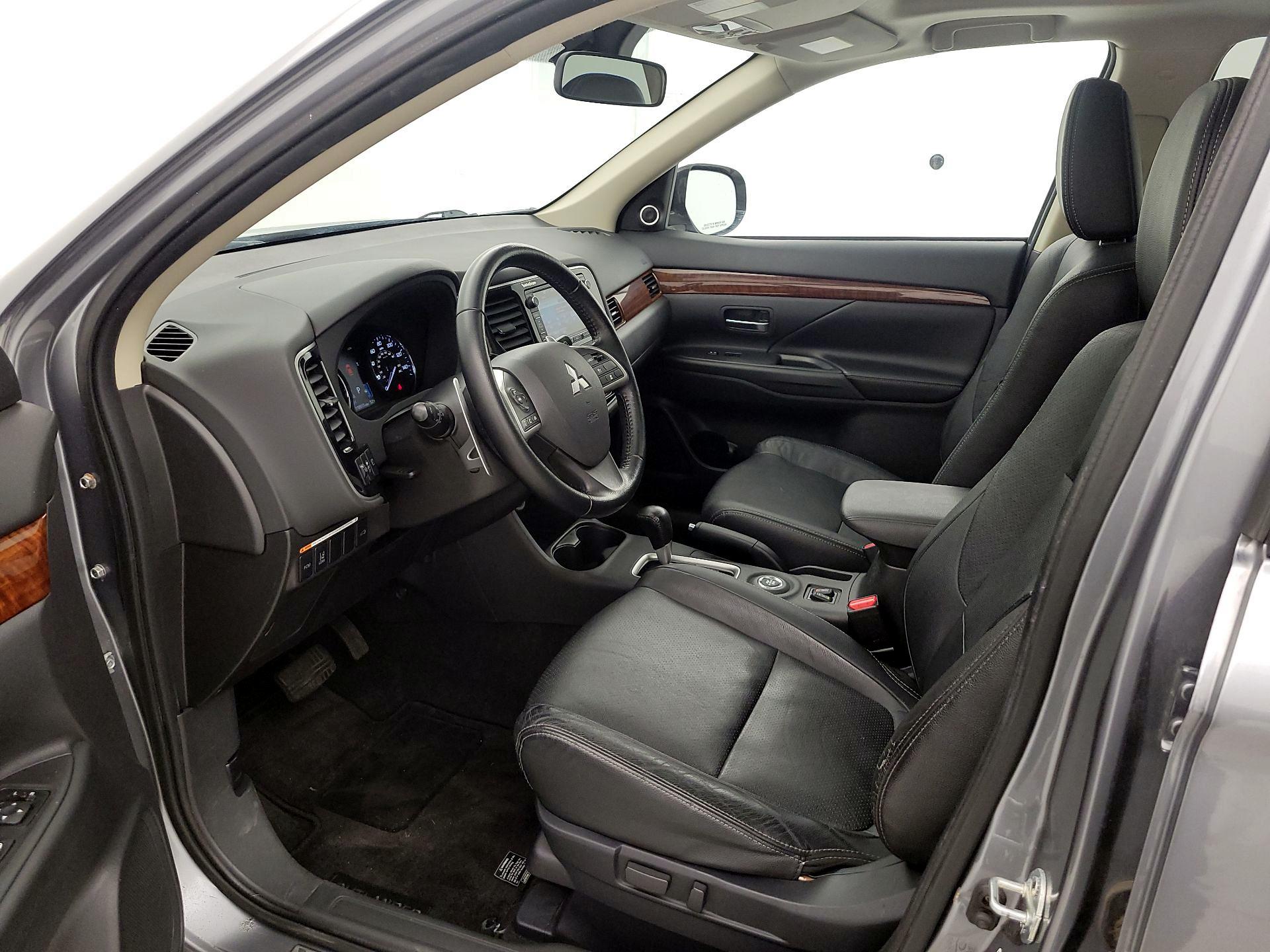 Thumbnail: 2014 Mitsubishi Outlander - 11