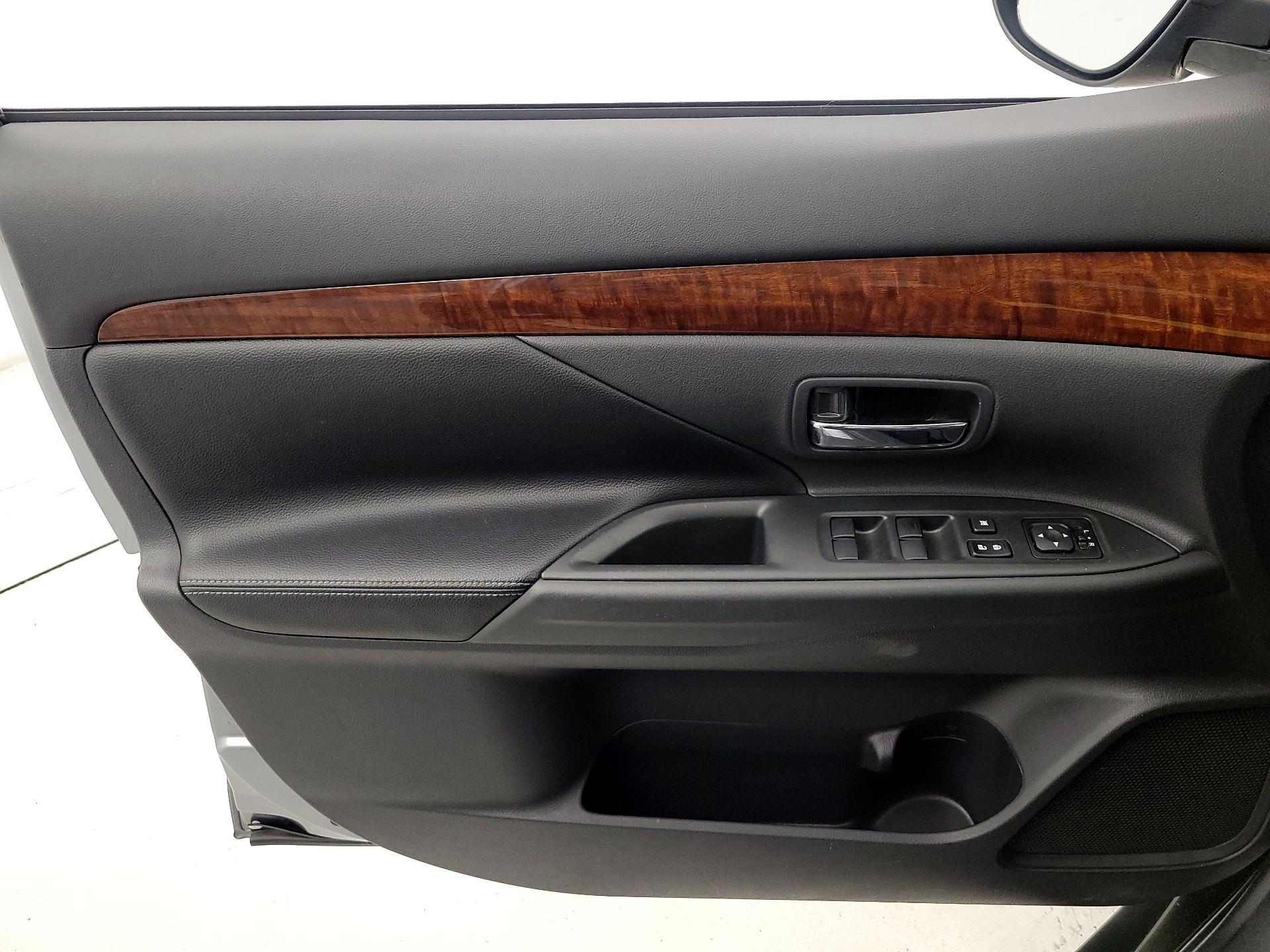 Thumbnail: 2014 Mitsubishi Outlander - 12