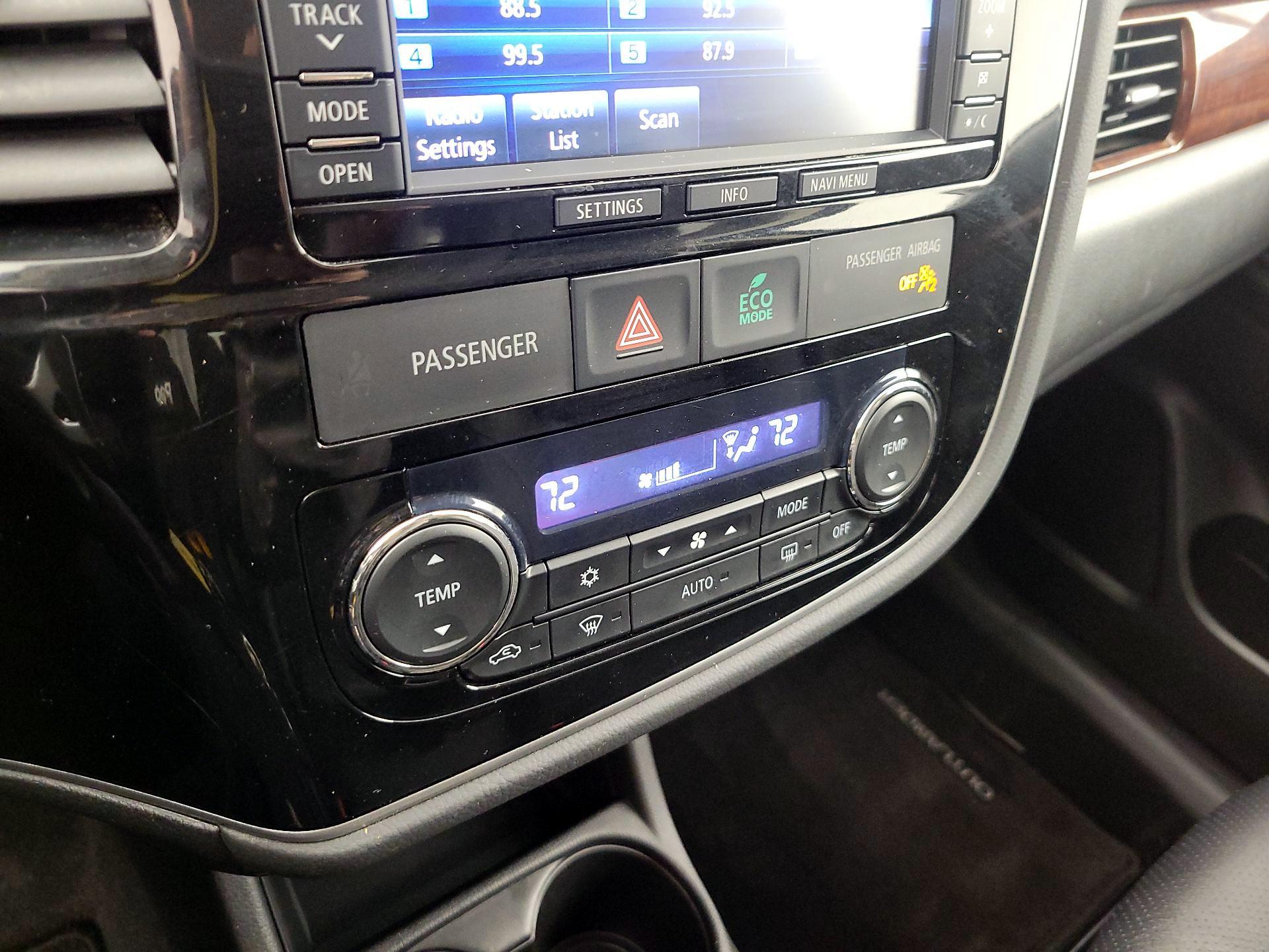 Thumbnail: 2014 Mitsubishi Outlander - 16