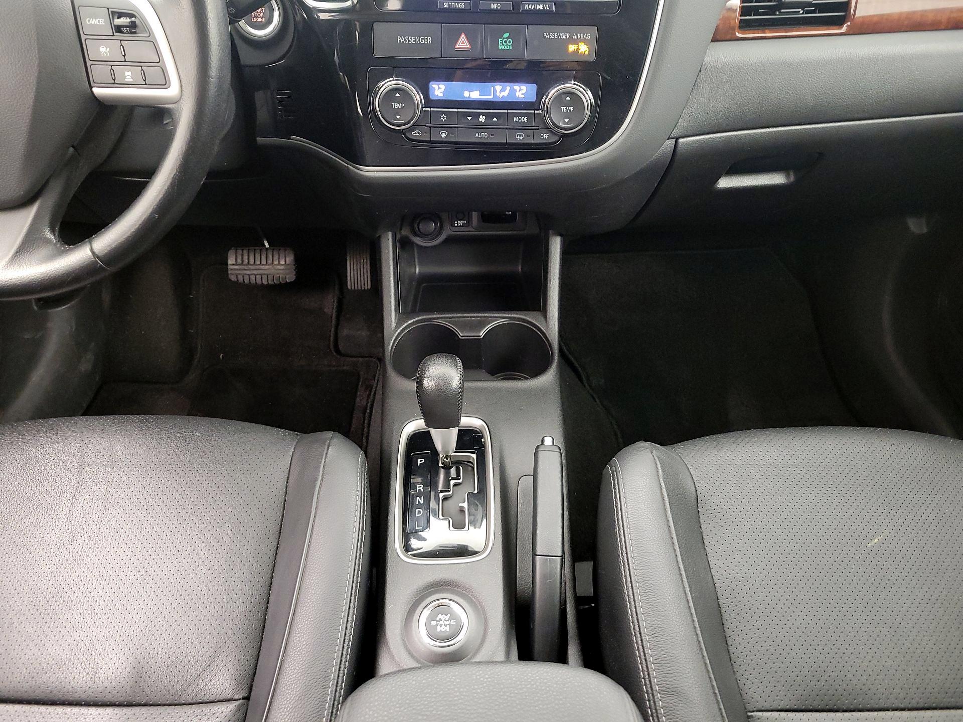 Thumbnail: 2014 Mitsubishi Outlander - 17