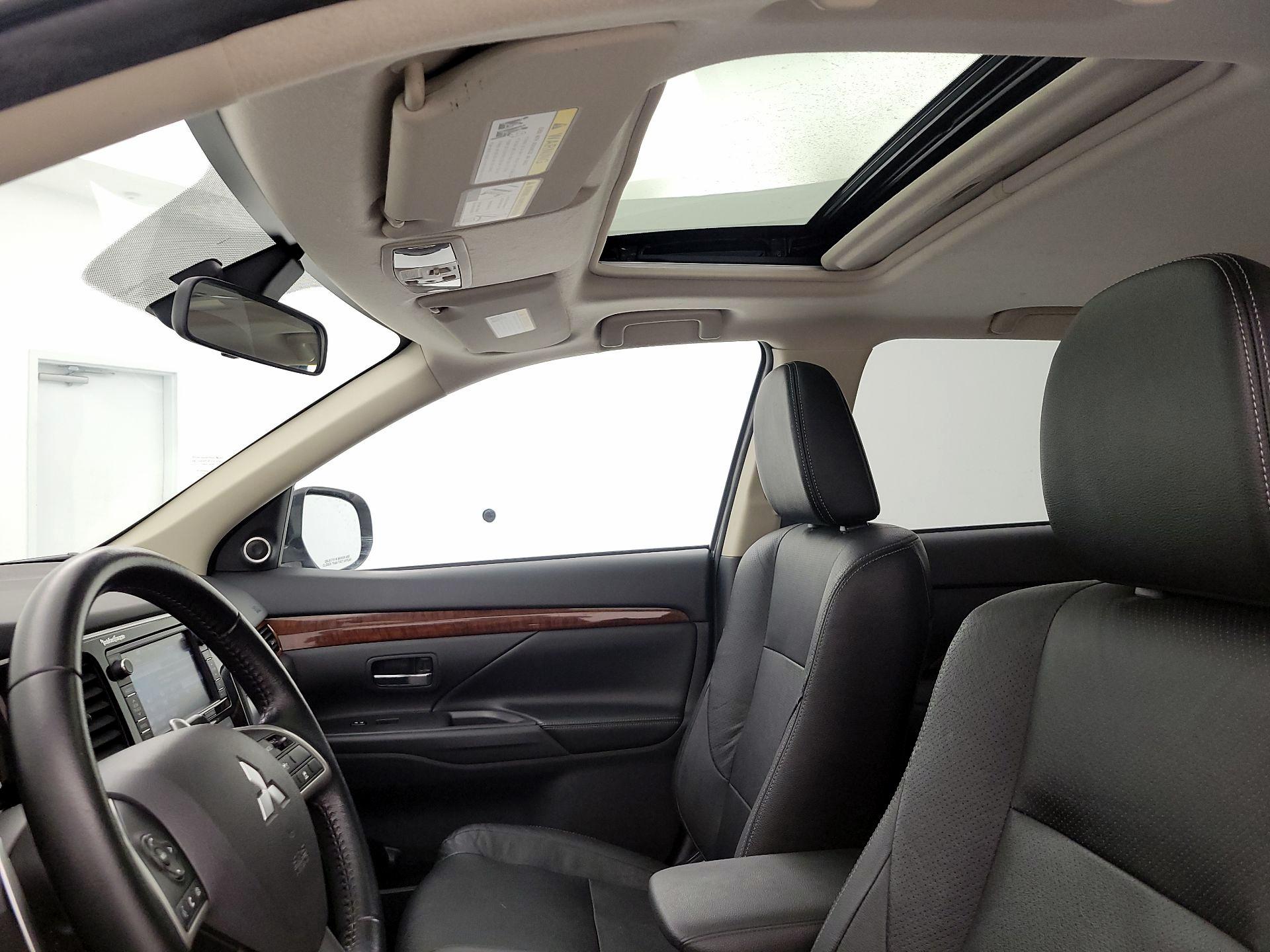 Thumbnail: 2014 Mitsubishi Outlander - 19