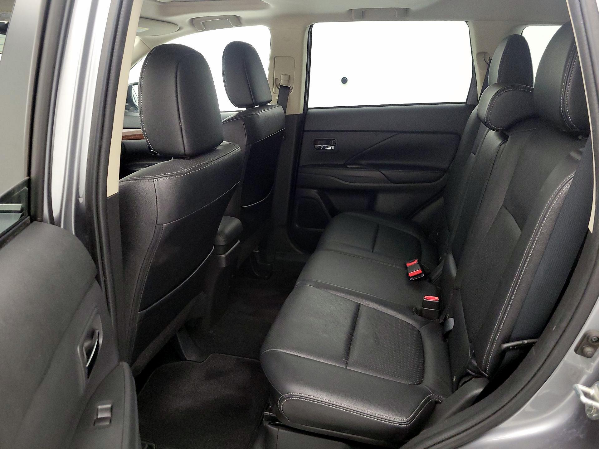 Thumbnail: 2014 Mitsubishi Outlander - 20