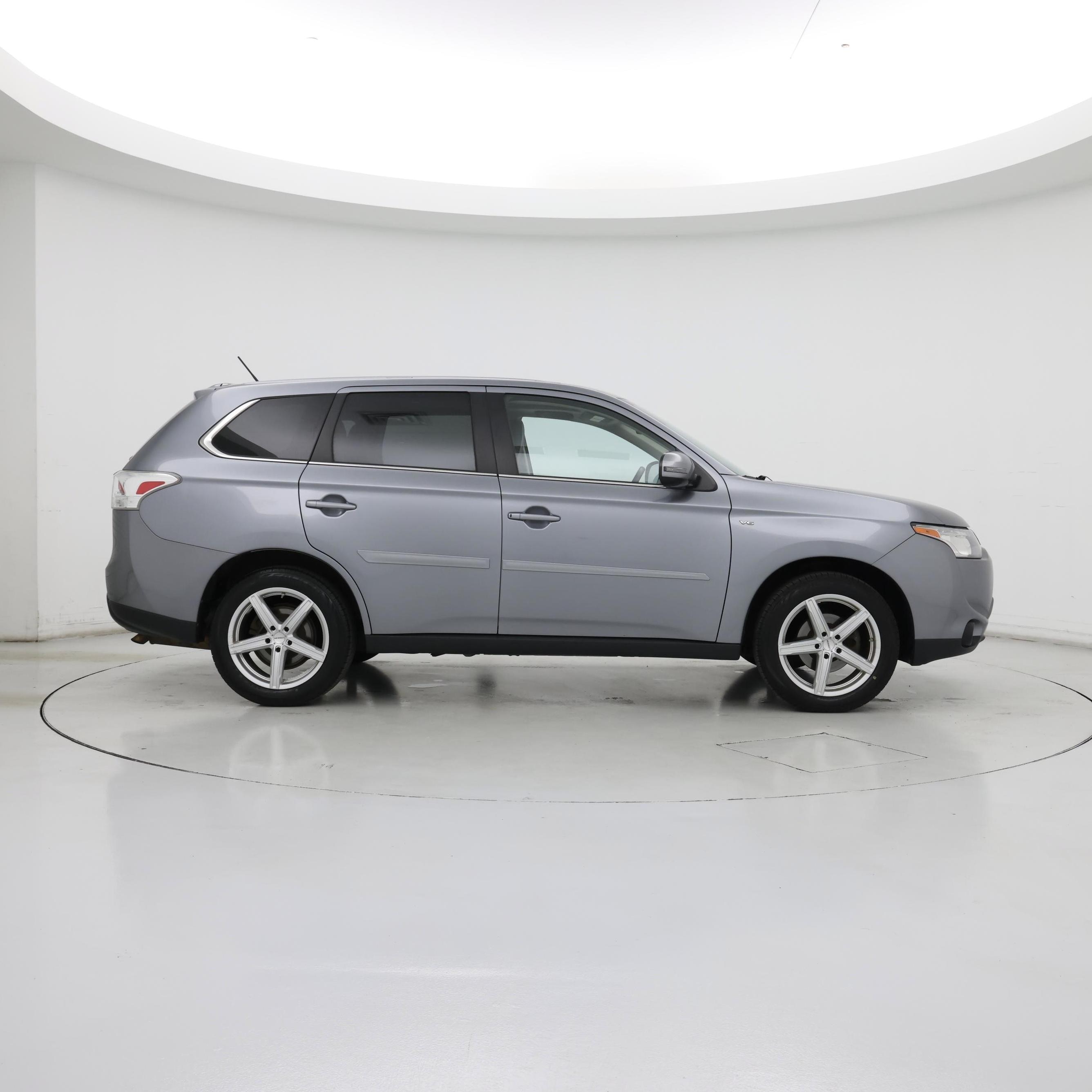 Thumbnail: 2014 Mitsubishi Outlander - 7