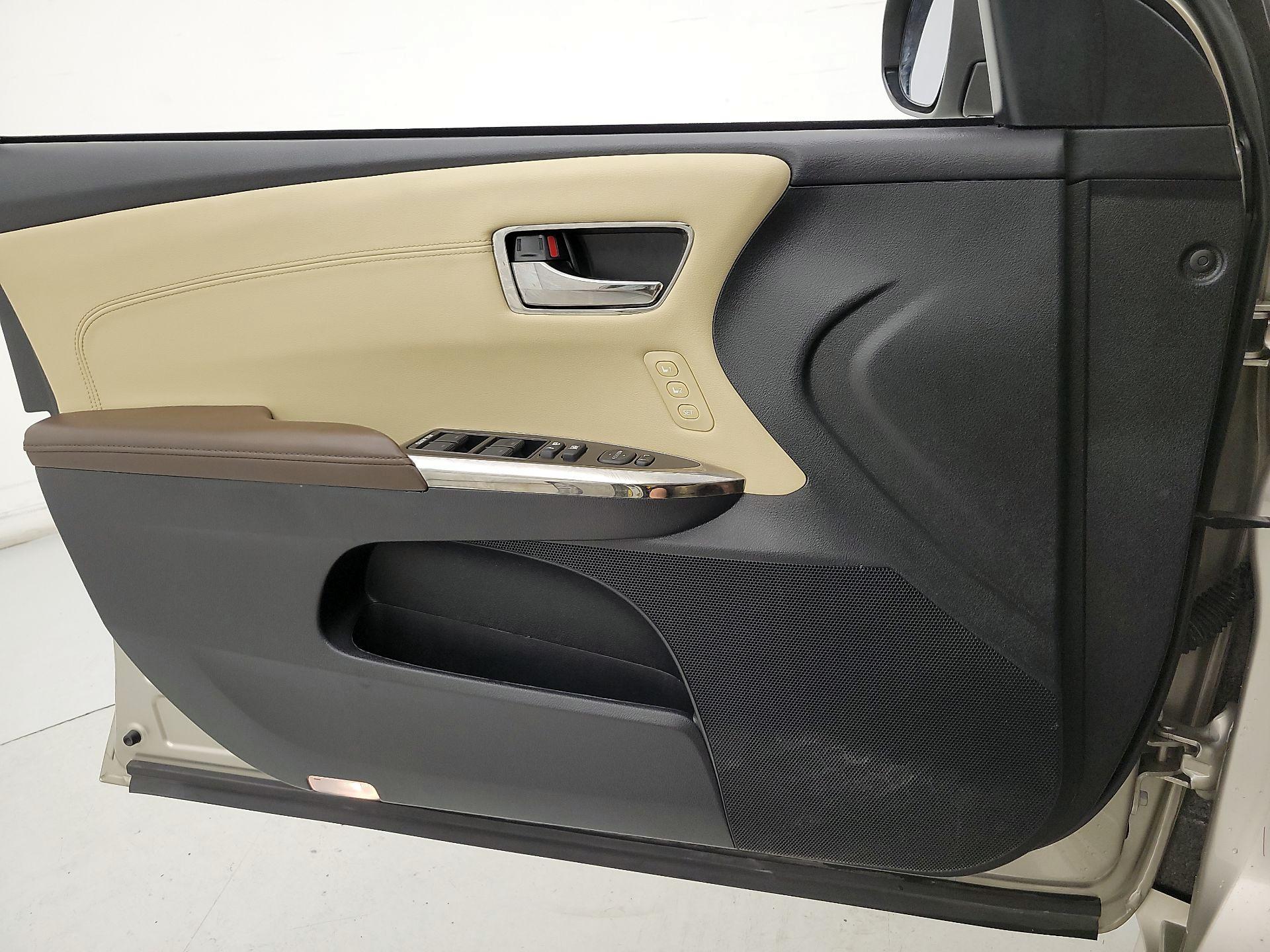 Thumbnail: 2015 Toyota Avalon - 12