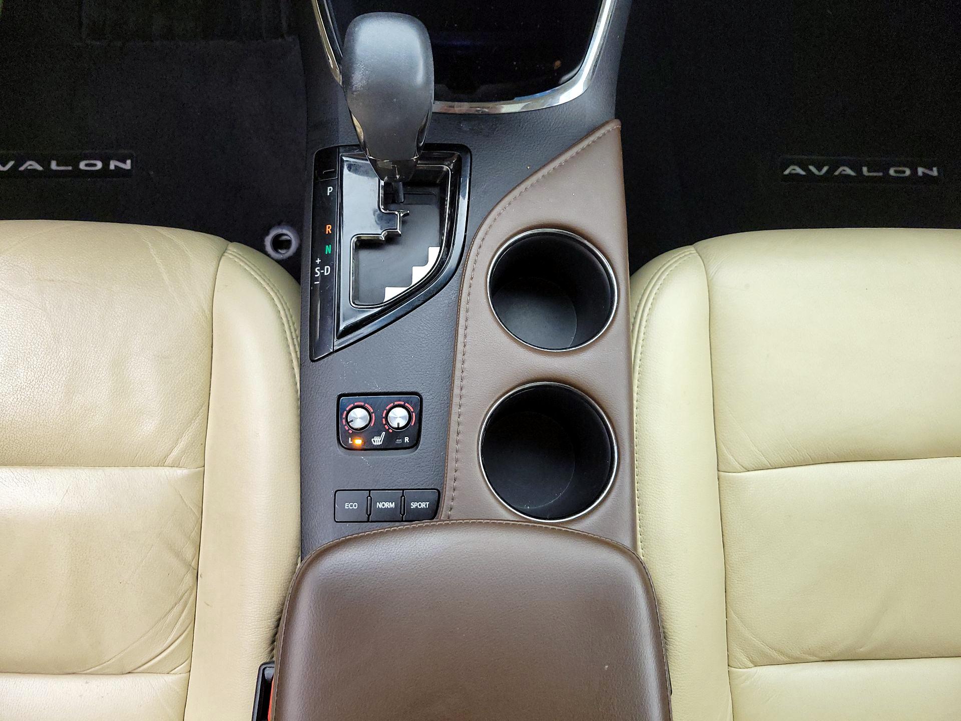 Thumbnail: 2015 Toyota Avalon - 18