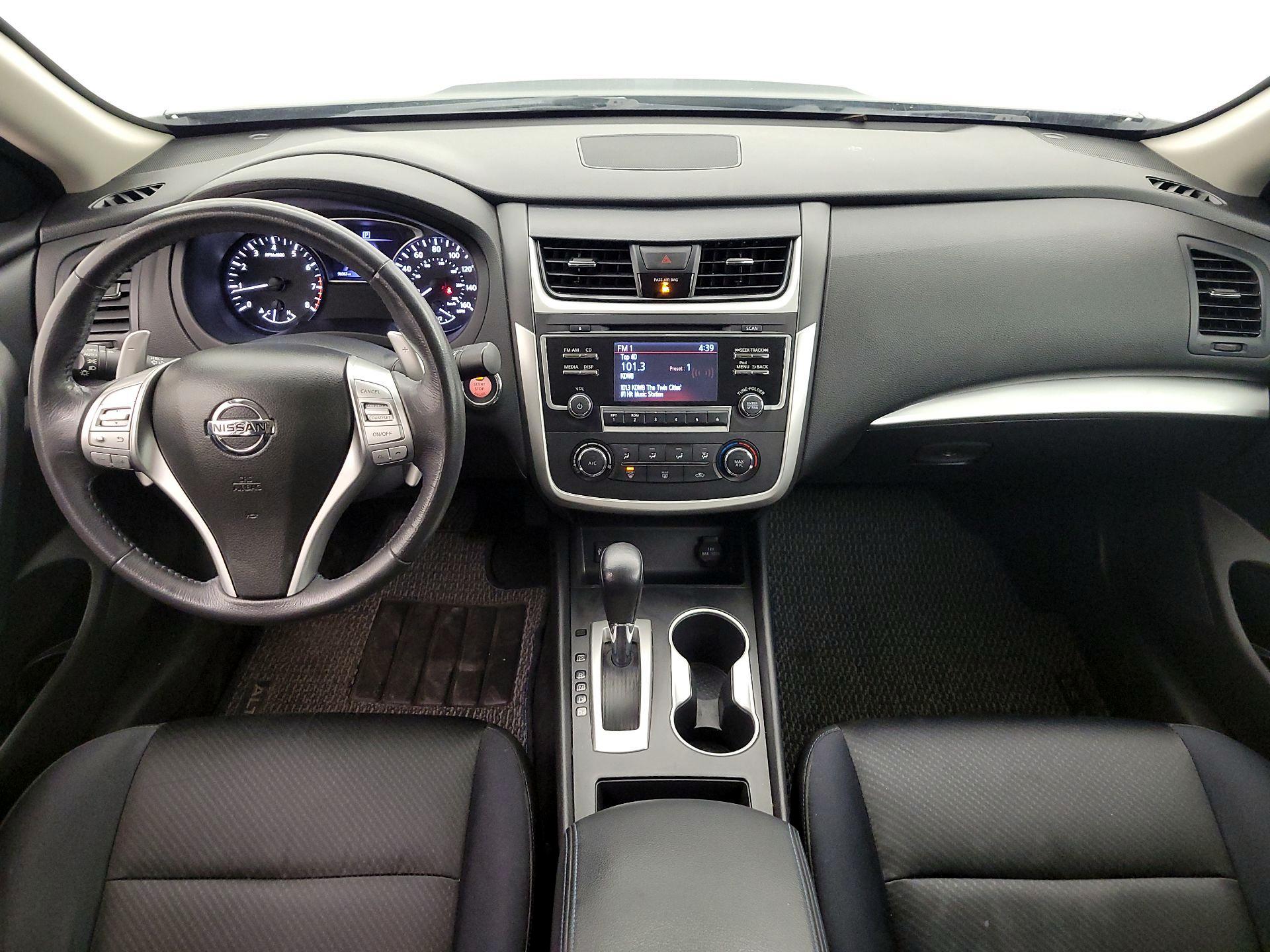 Thumbnail: 2017 Nissan Altima - 9