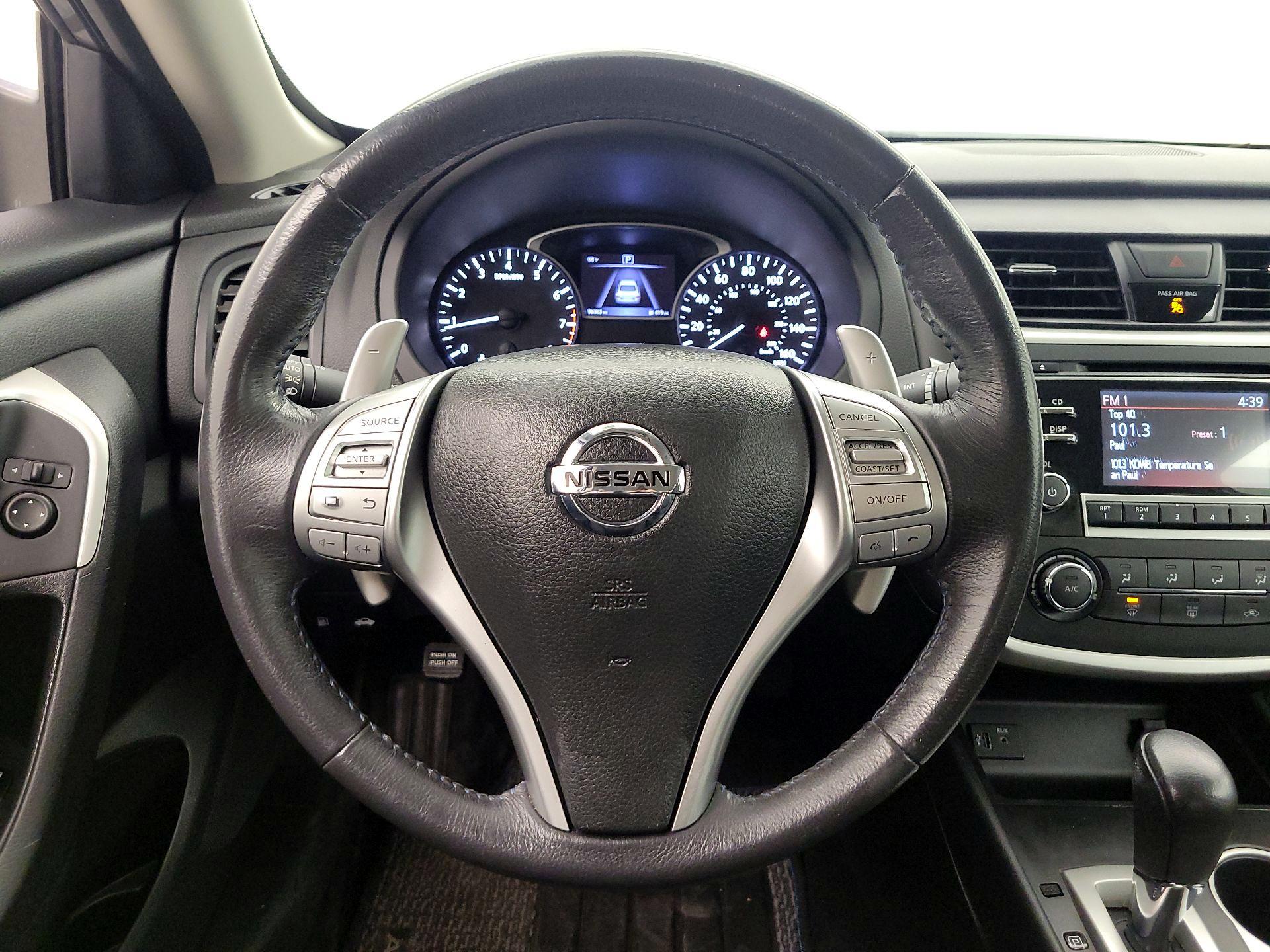 Thumbnail: 2017 Nissan Altima - 10