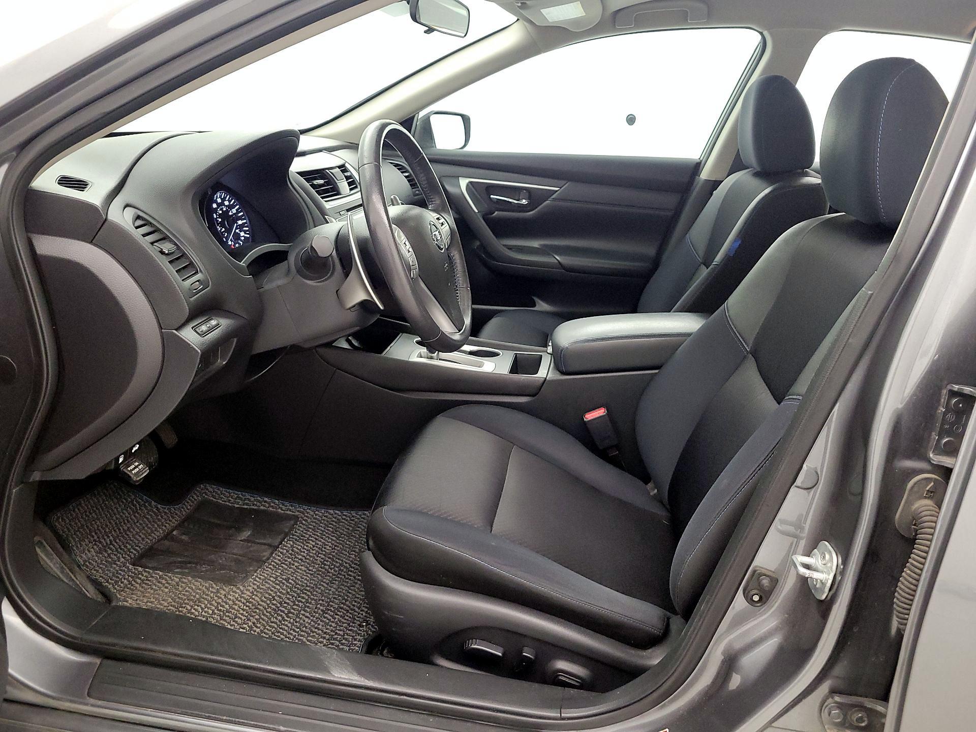 Thumbnail: 2017 Nissan Altima - 11