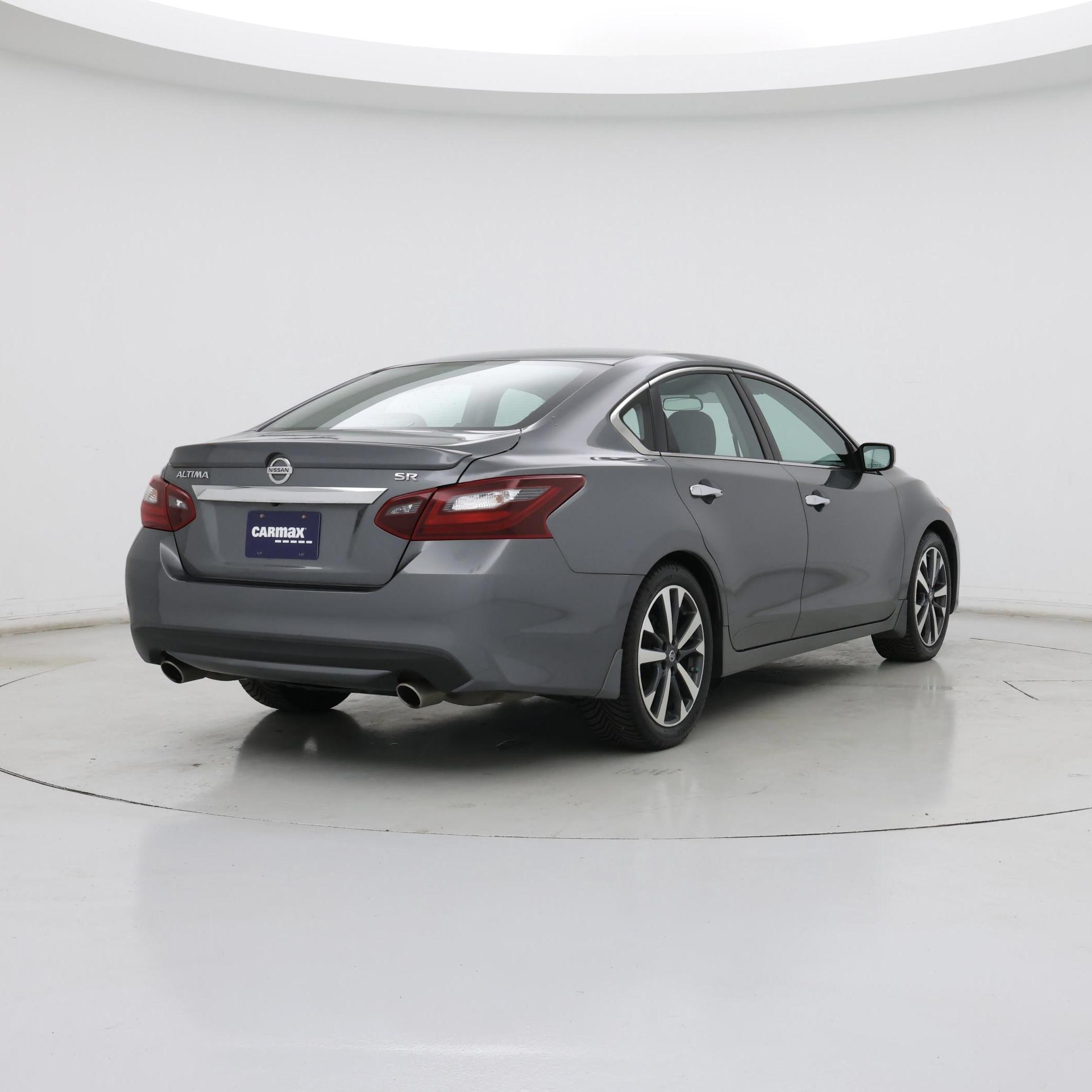 Thumbnail: 2017 Nissan Altima - 8