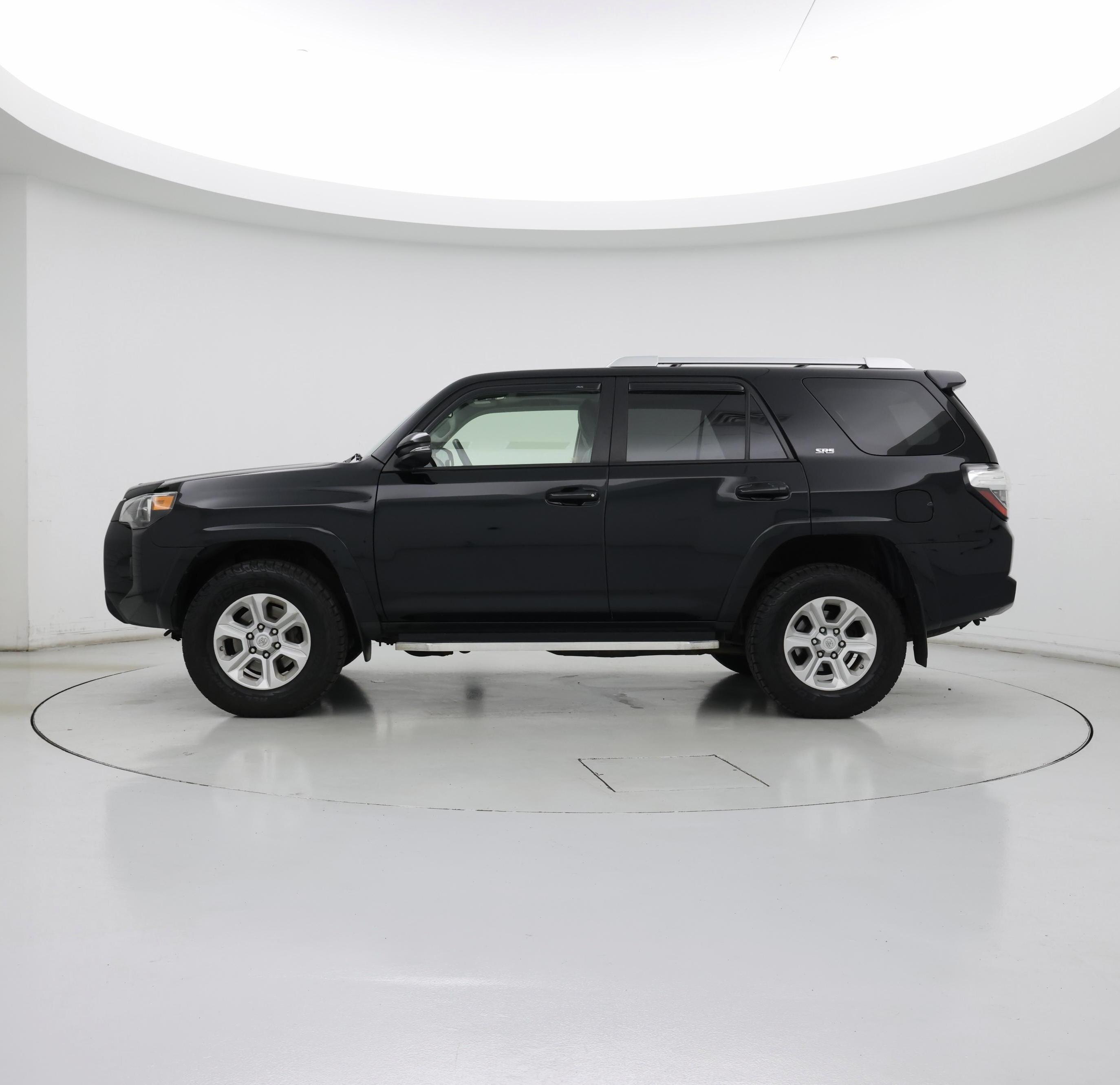 Thumbnail: 2017 Toyota 4Runner - 3