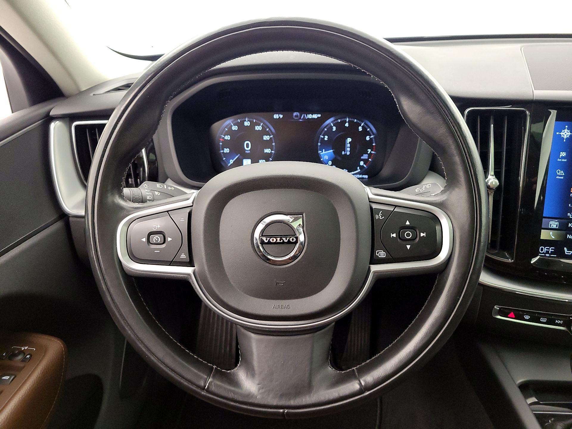Thumbnail: 2018 Volvo XC60 - 10