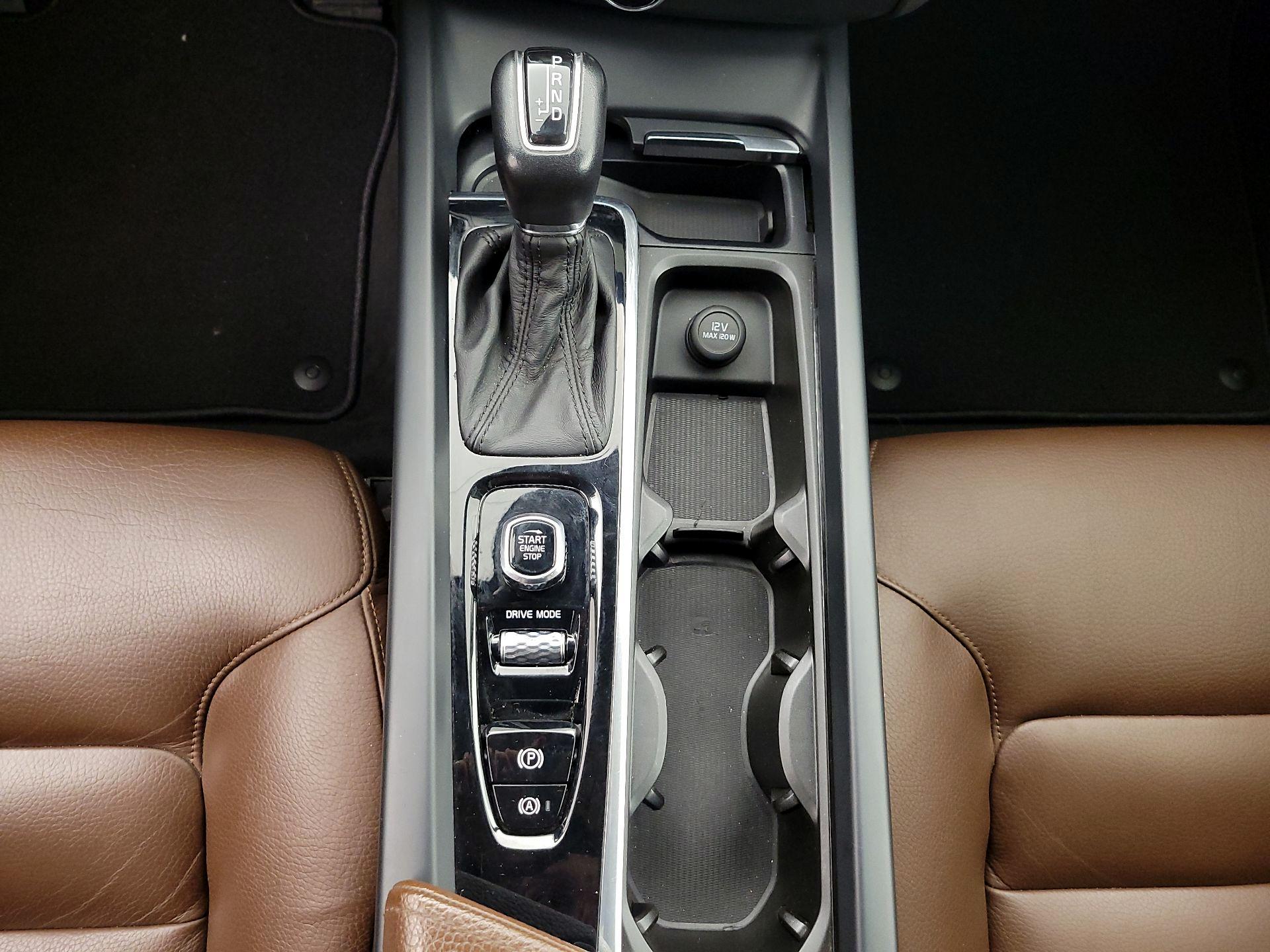 Thumbnail: 2018 Volvo XC60 - 18