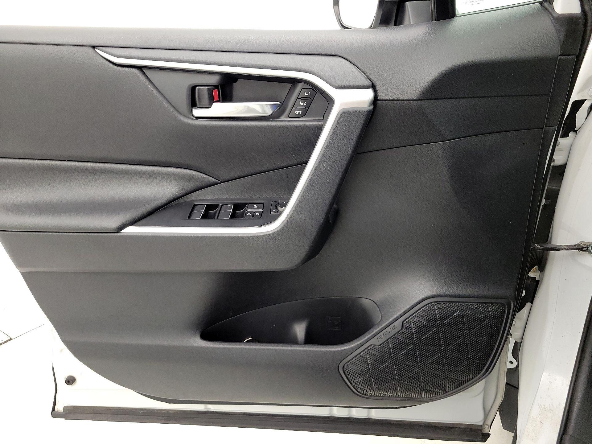 Thumbnail: 2019 Toyota RAV4 - 12