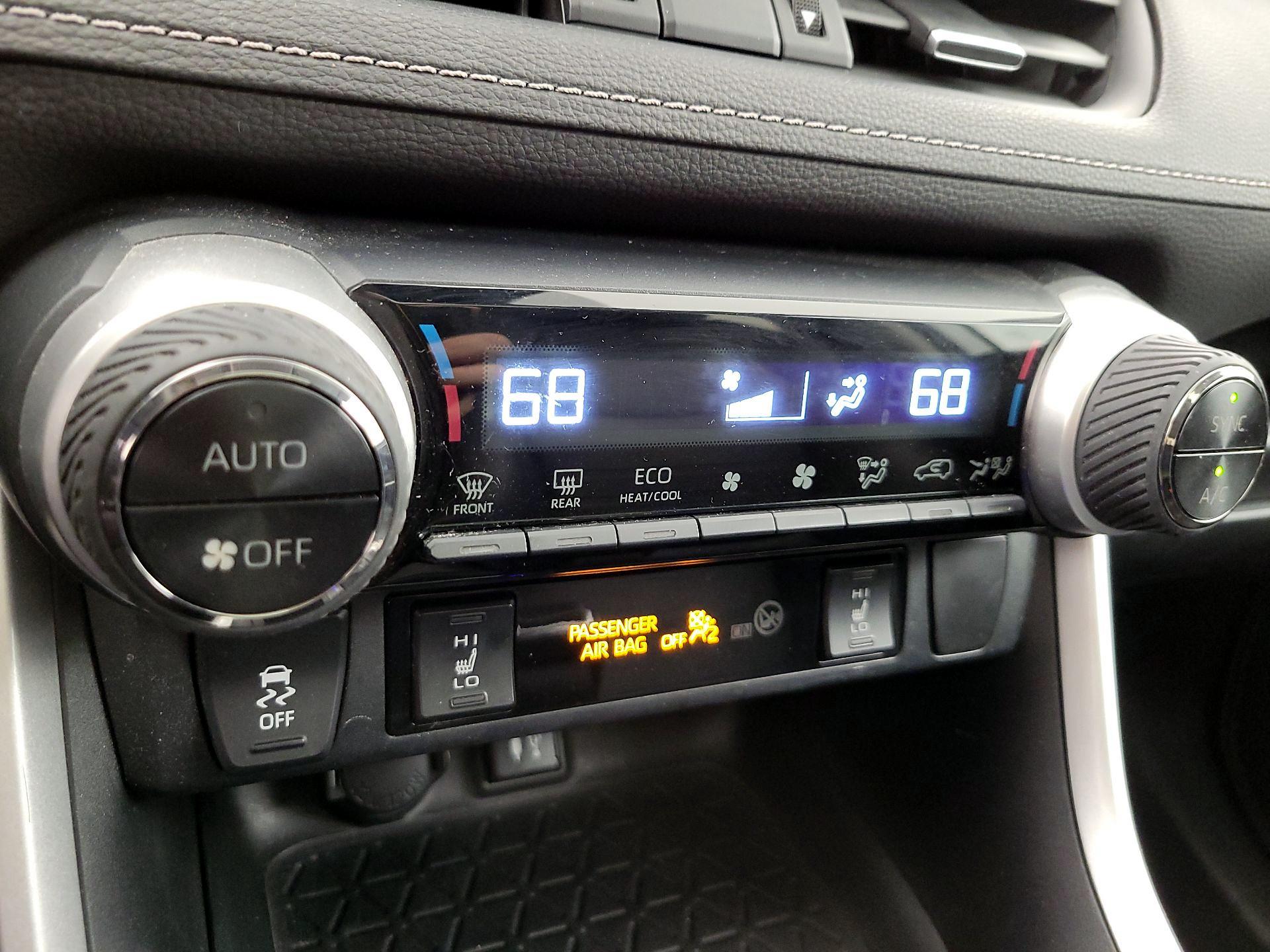 Thumbnail: 2019 Toyota RAV4 - 17