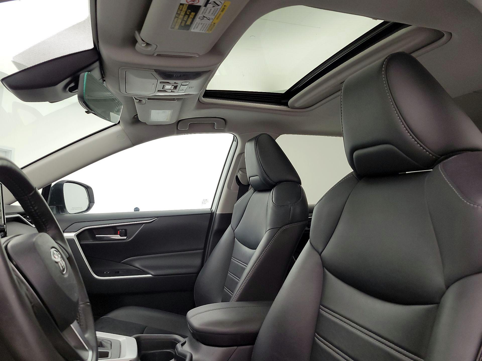 Thumbnail: 2019 Toyota RAV4 - 20