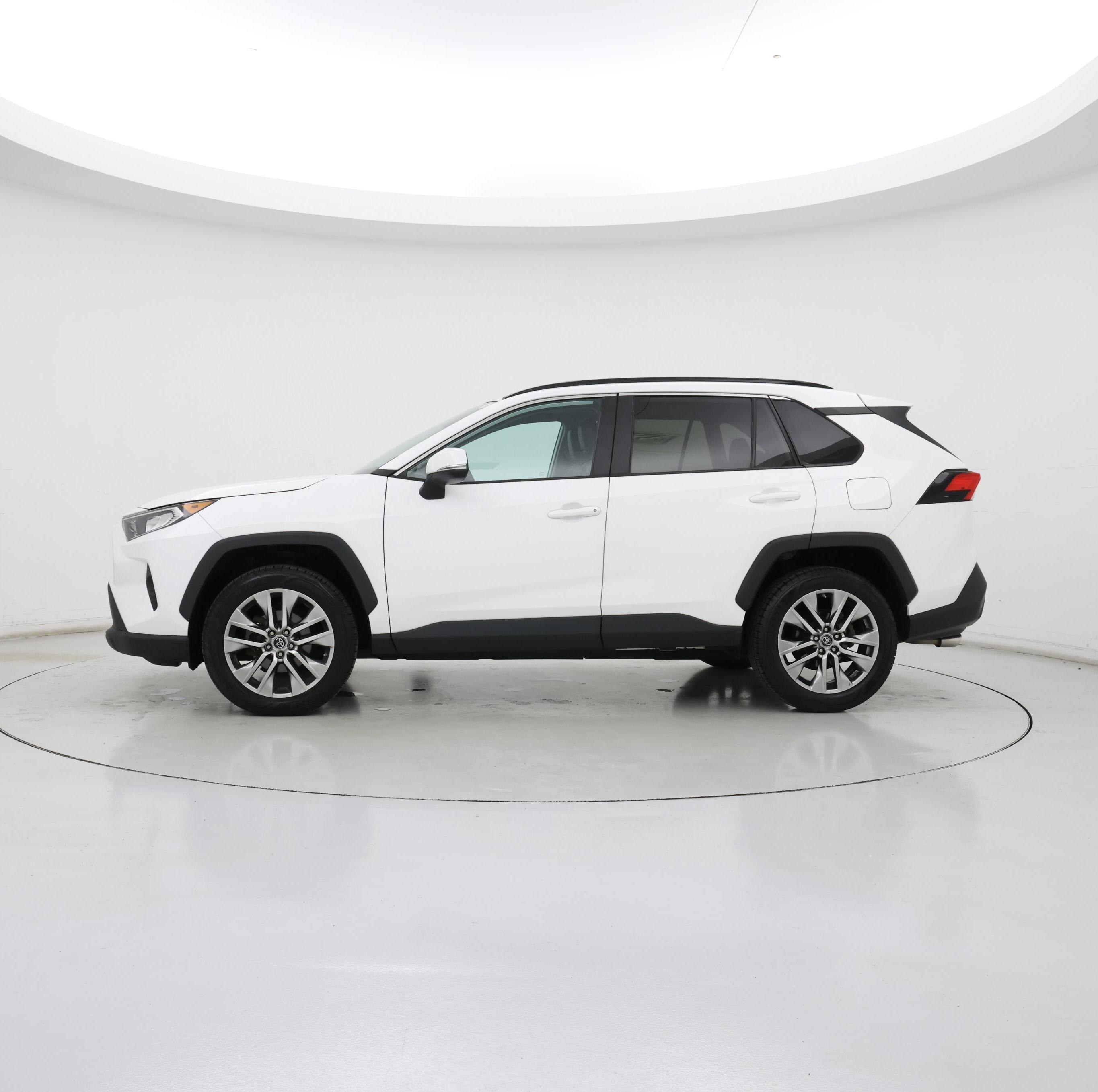 Thumbnail: 2019 Toyota RAV4 - 3