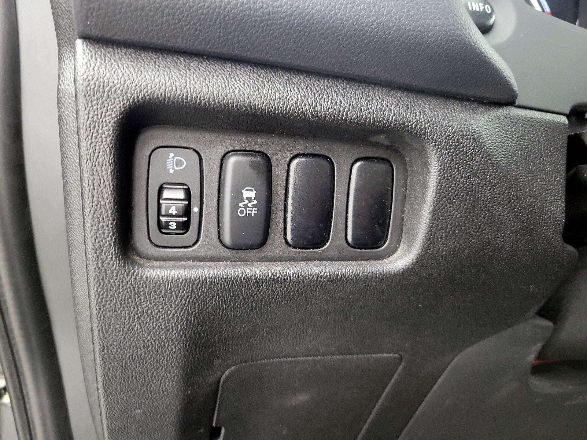 Thumbnail: 2014 Mitsubishi Outlander Sport - 13