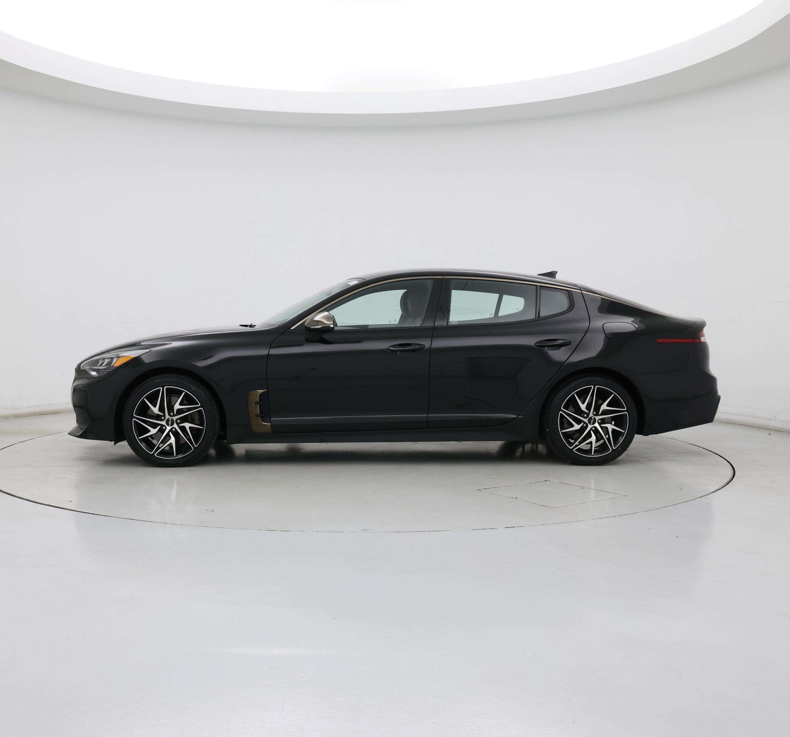 Thumbnail: 2022 Kia Stinger - 3