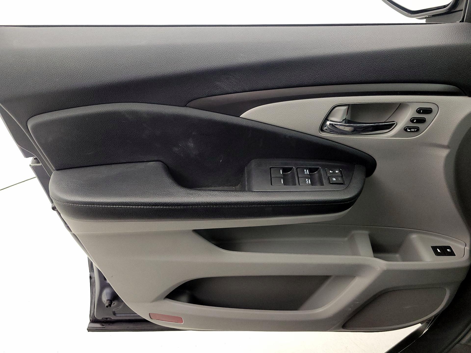 Thumbnail: 2019 Honda Pilot - 12