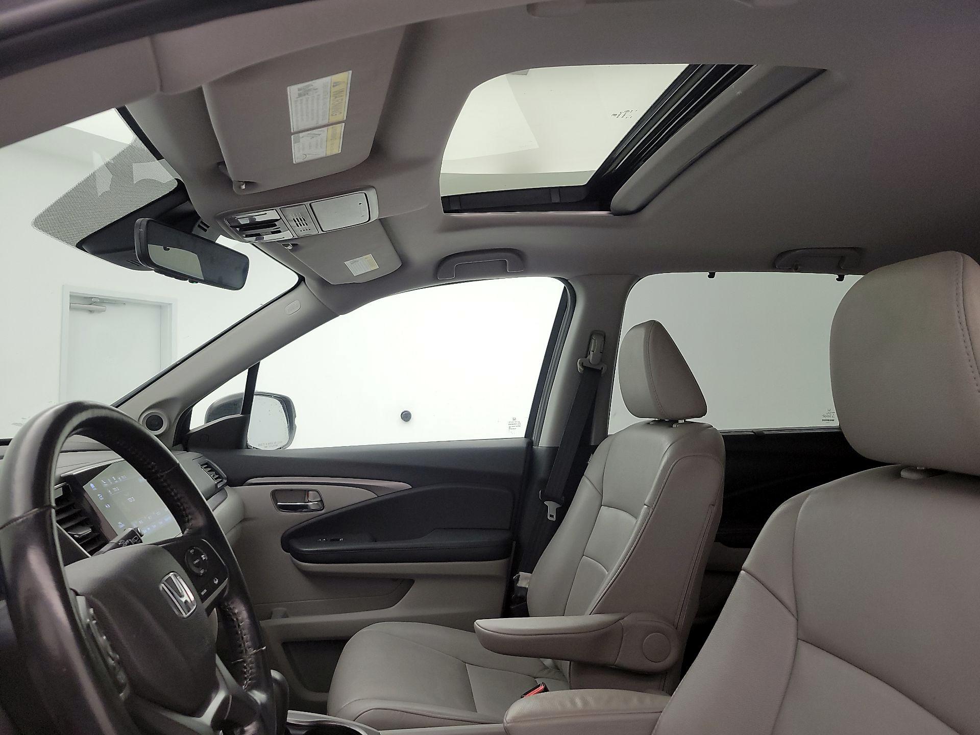Thumbnail: 2019 Honda Pilot - 19