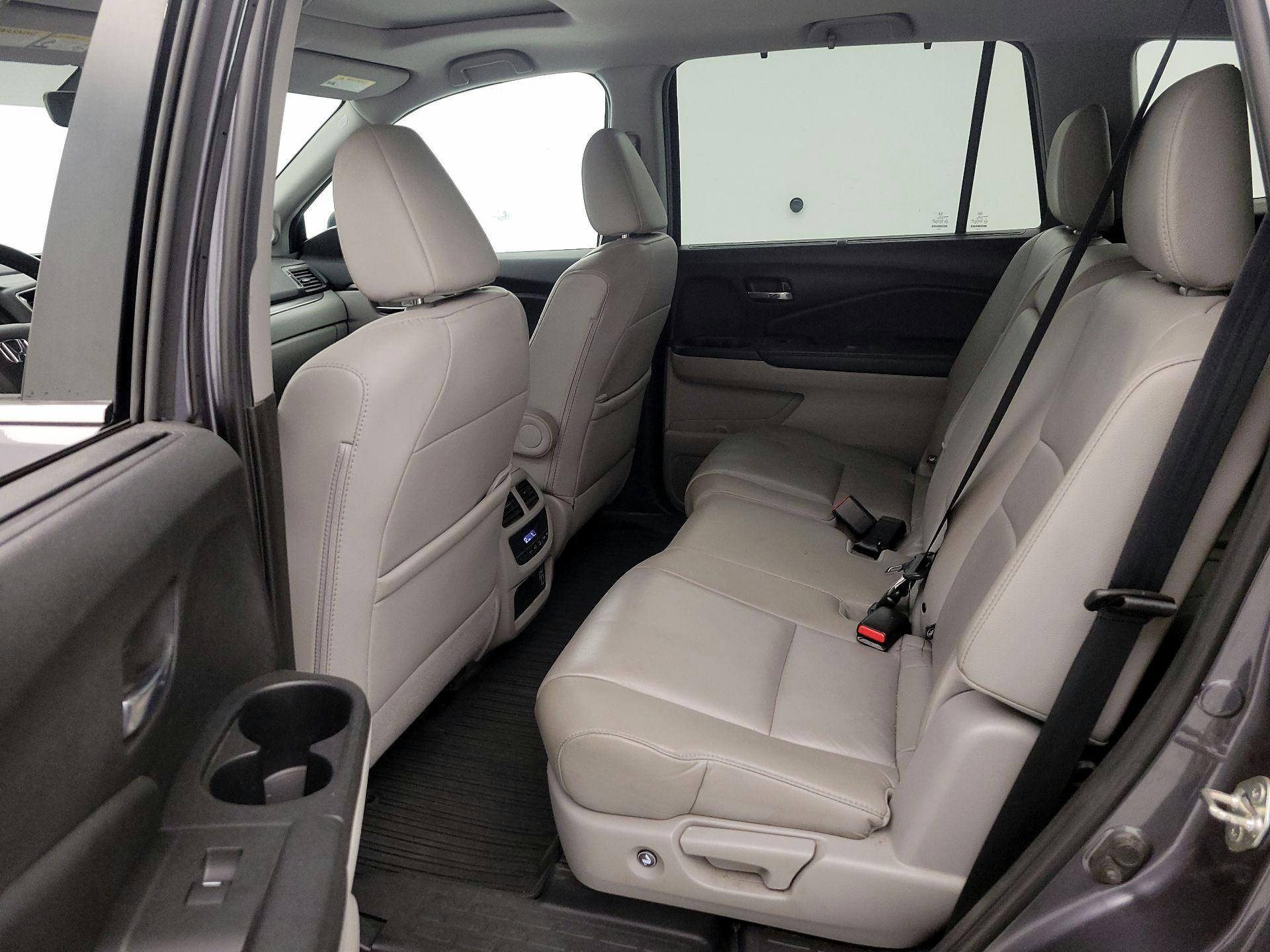 Thumbnail: 2019 Honda Pilot - 20