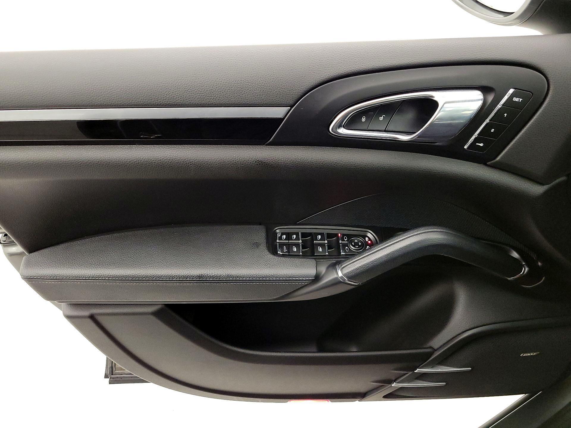 Thumbnail: 2016 Porsche Cayenne - 12