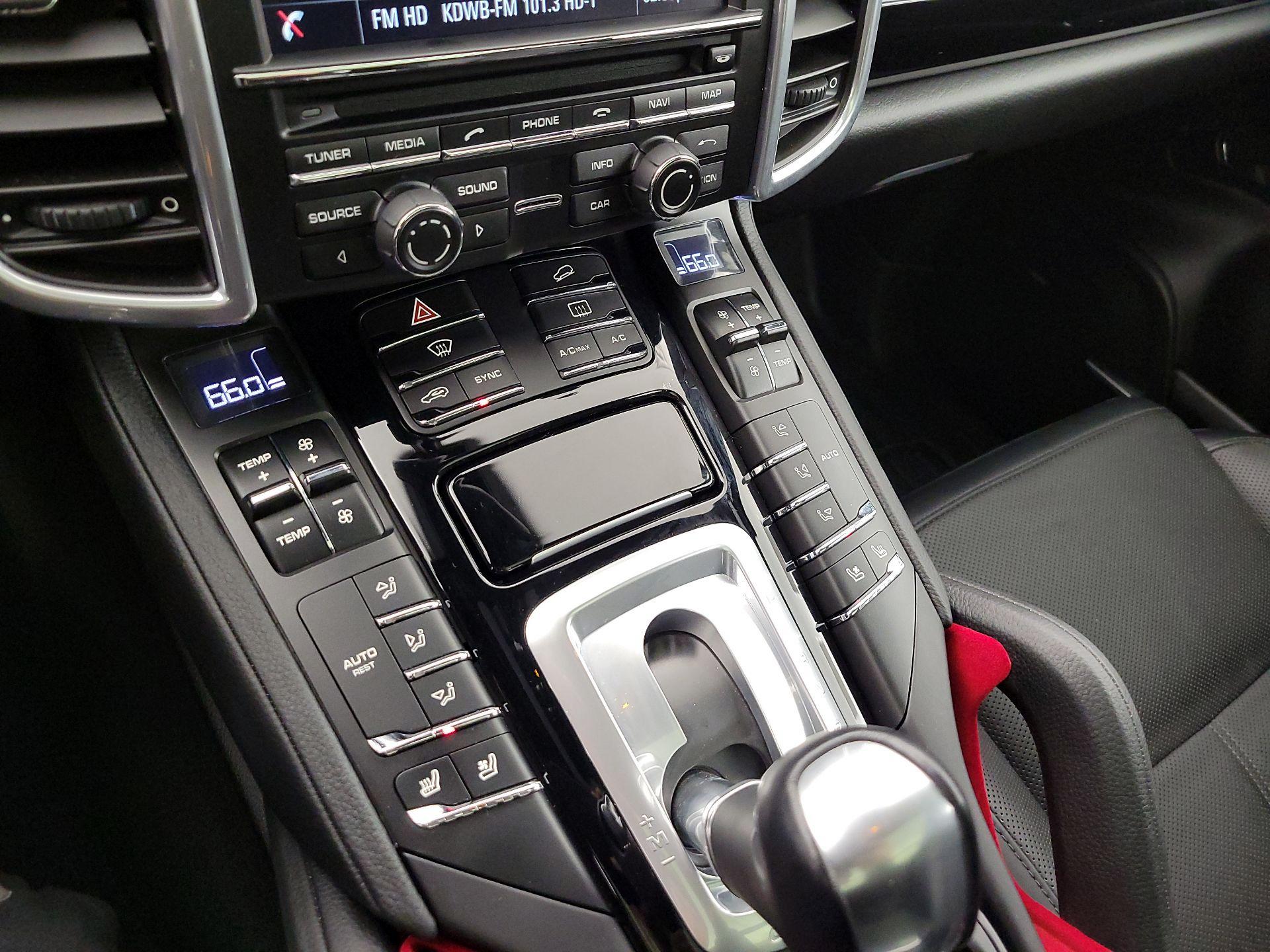 Thumbnail: 2016 Porsche Cayenne - 16