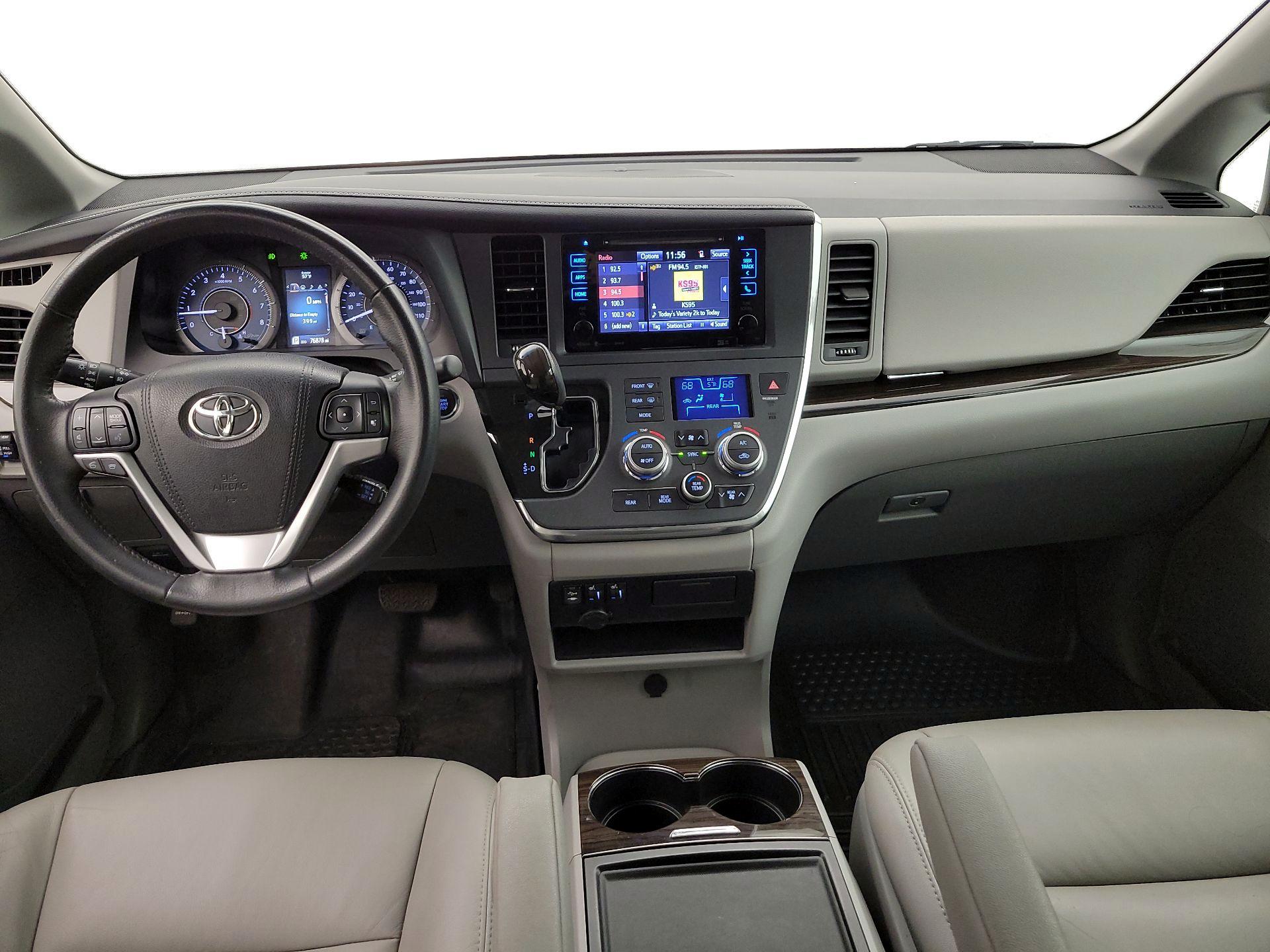 Thumbnail: 2017 Toyota Sienna - 9