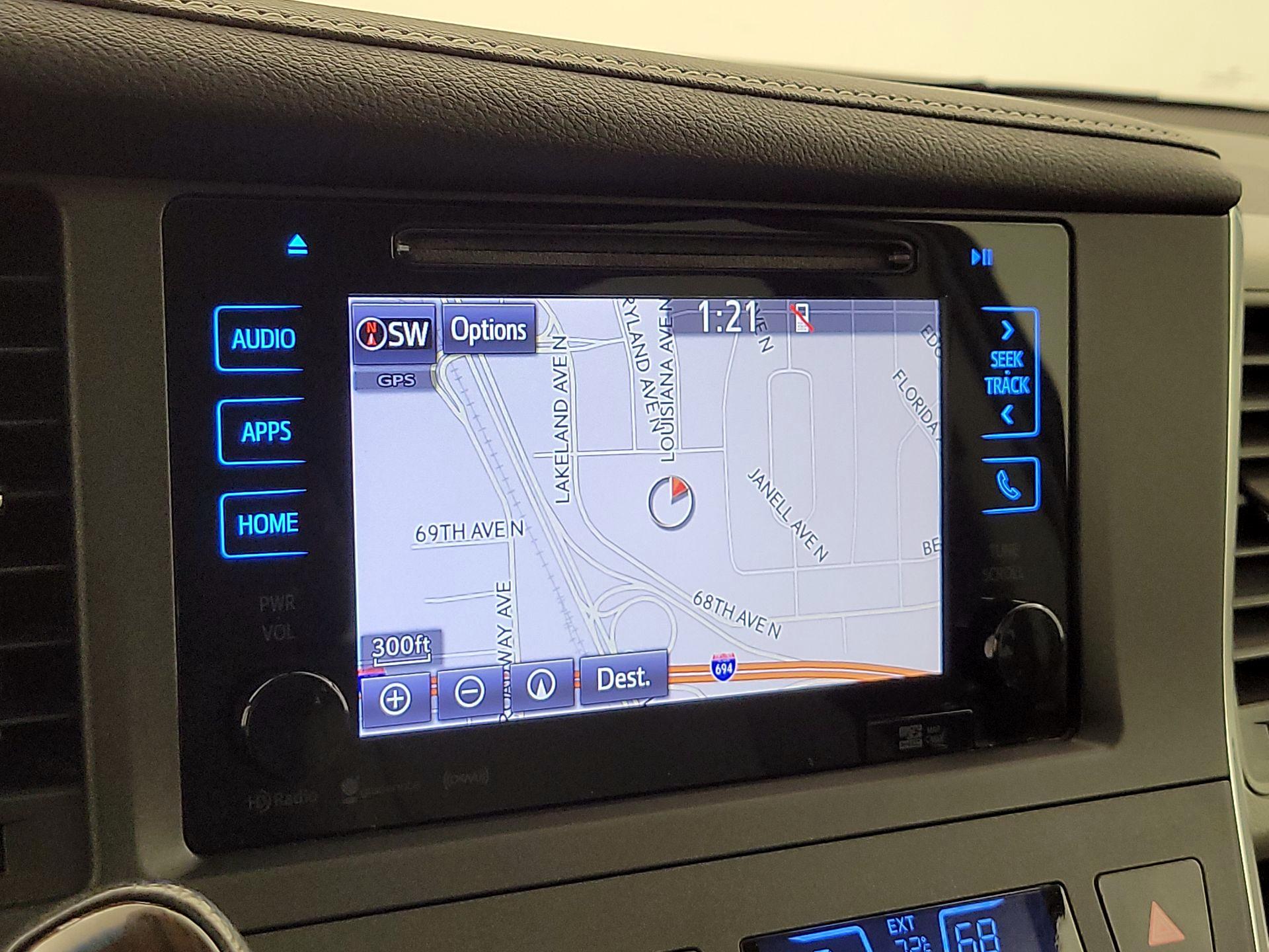 Thumbnail: 2017 Toyota Sienna - 14