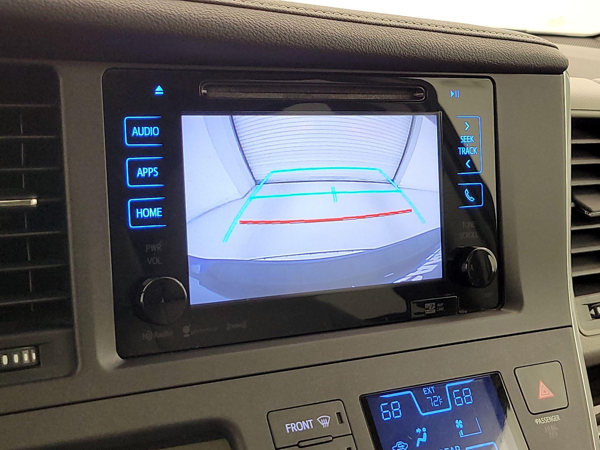 Thumbnail: 2017 Toyota Sienna - 15