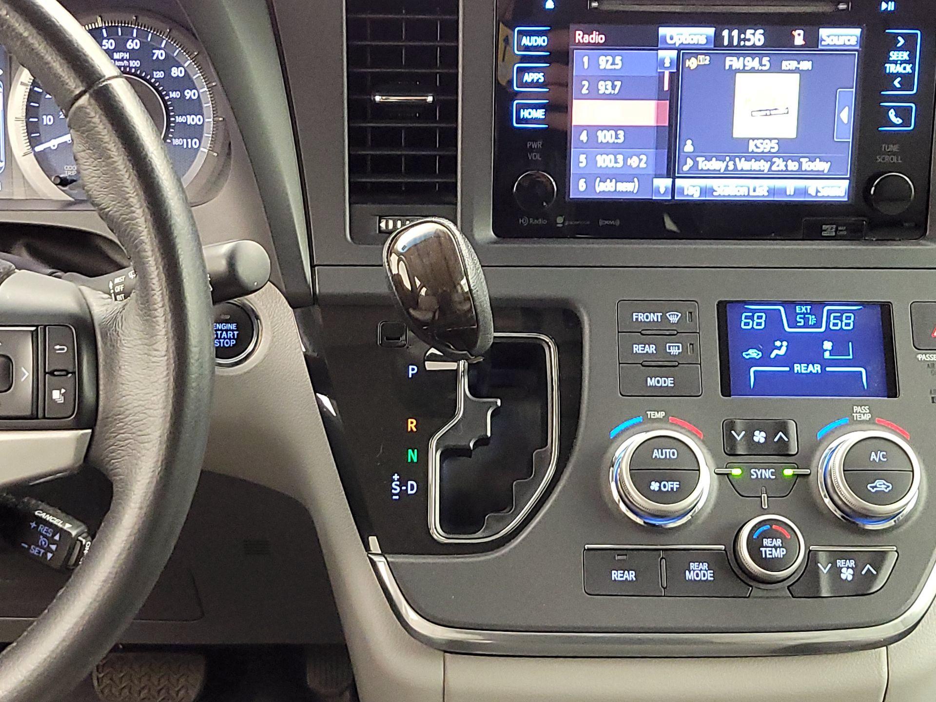 Thumbnail: 2017 Toyota Sienna - 18