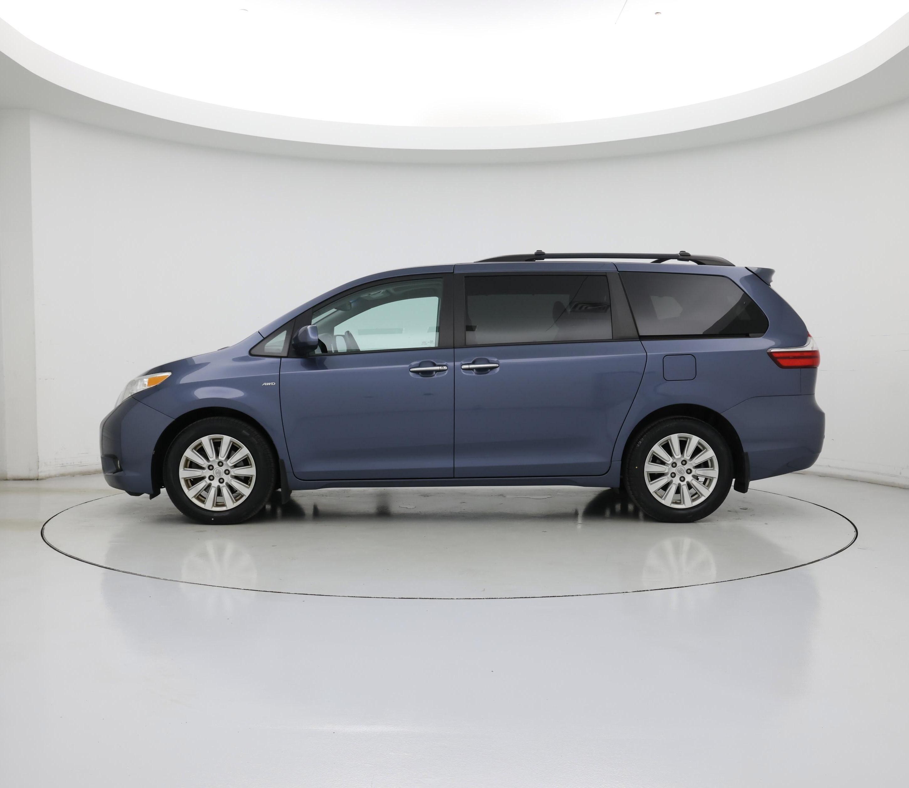 Thumbnail: 2017 Toyota Sienna - 3