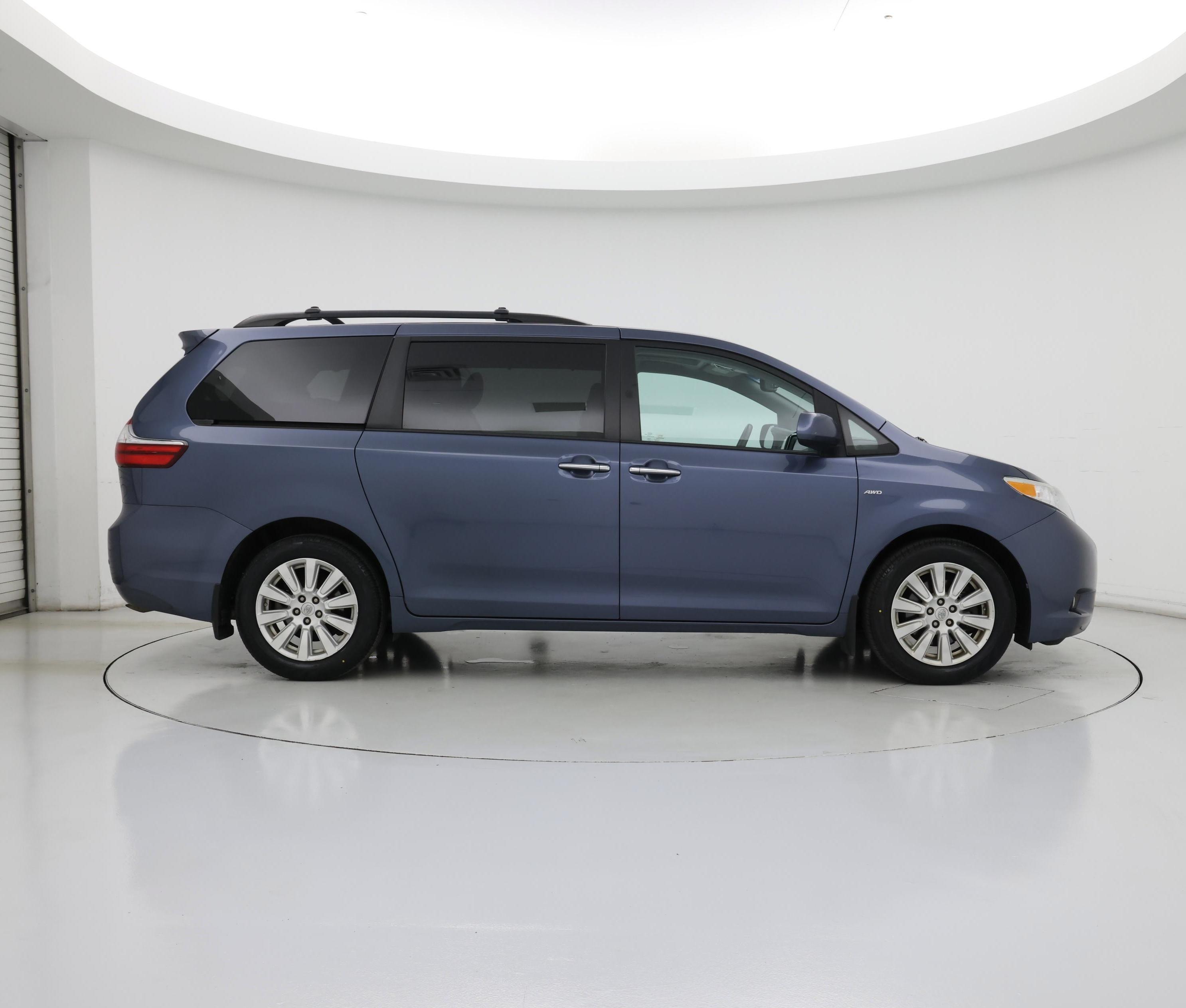 Thumbnail: 2017 Toyota Sienna - 7