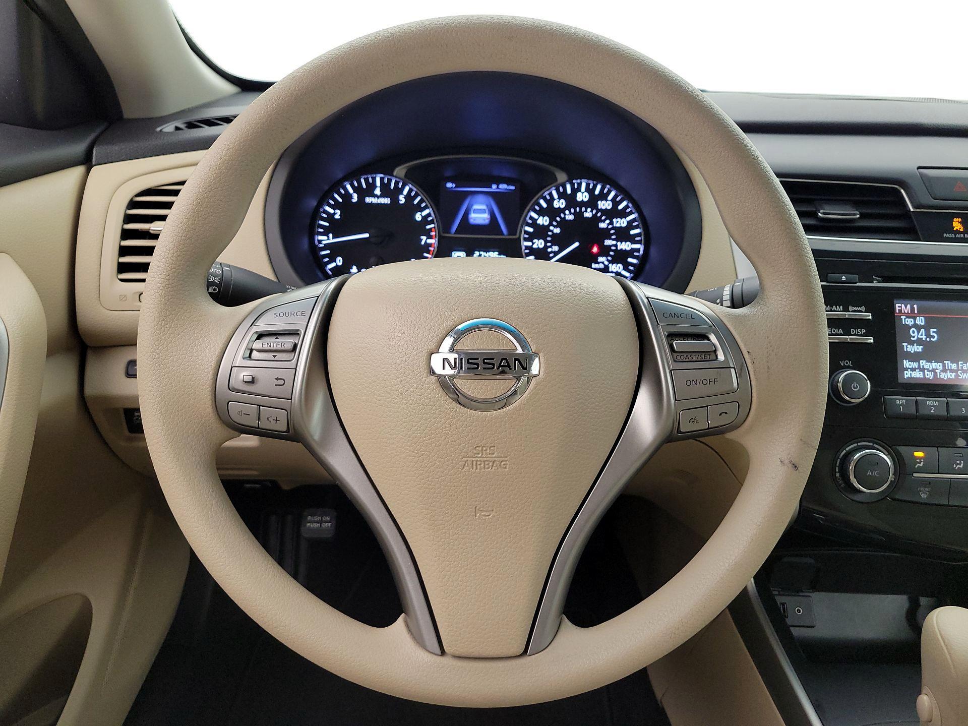 Thumbnail: 2015 Nissan Altima - 10