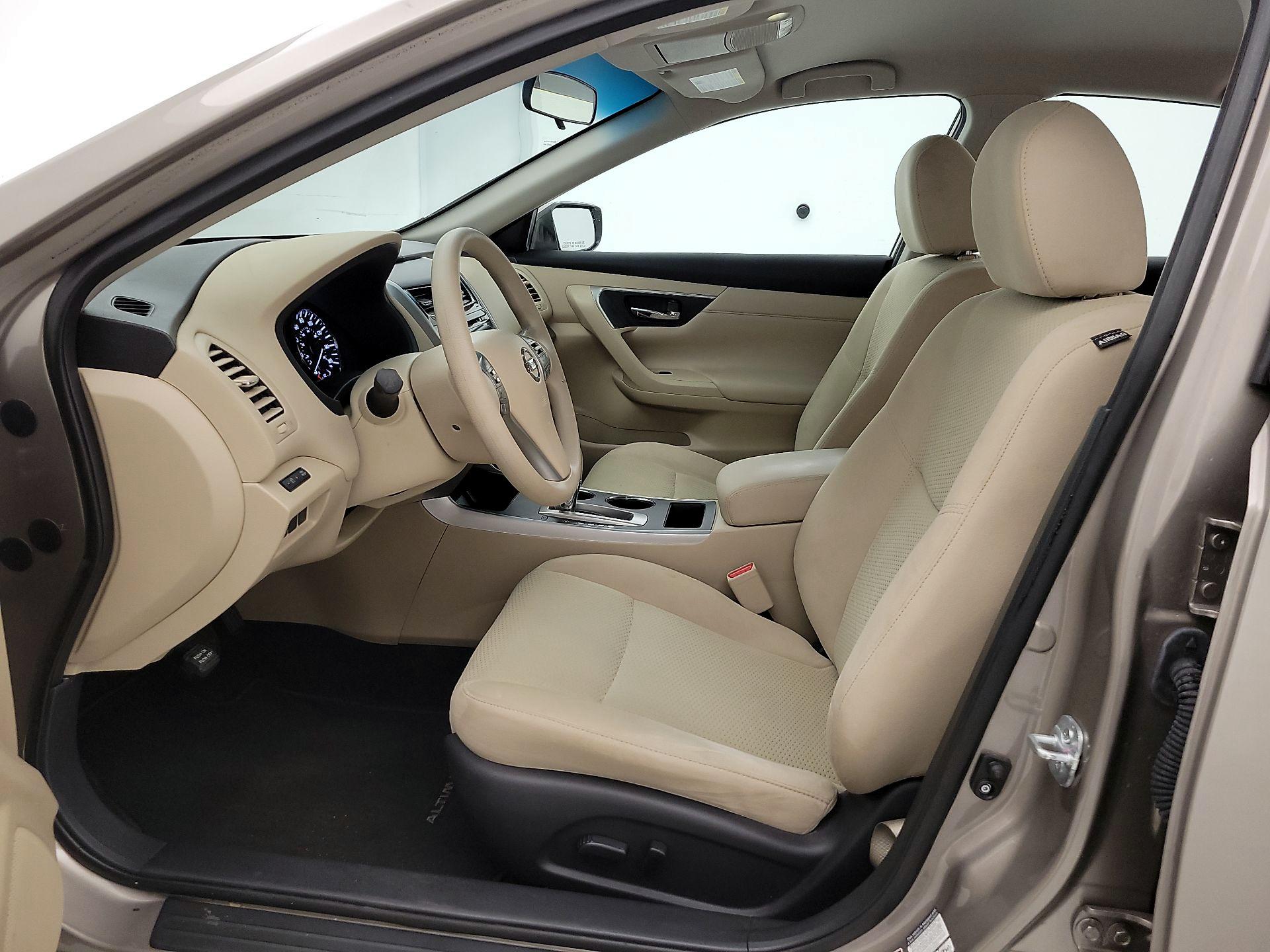 Thumbnail: 2015 Nissan Altima - 11