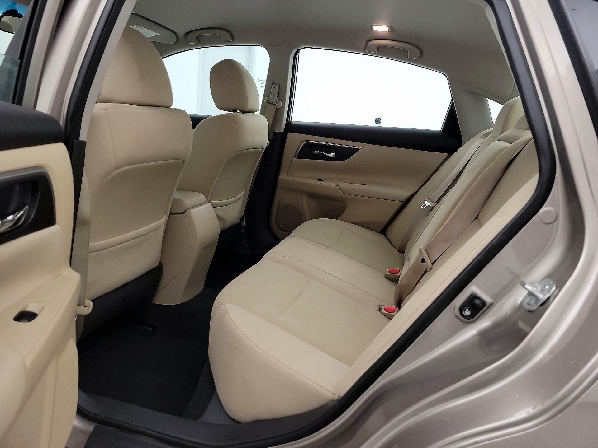 Thumbnail: 2015 Nissan Altima - 19