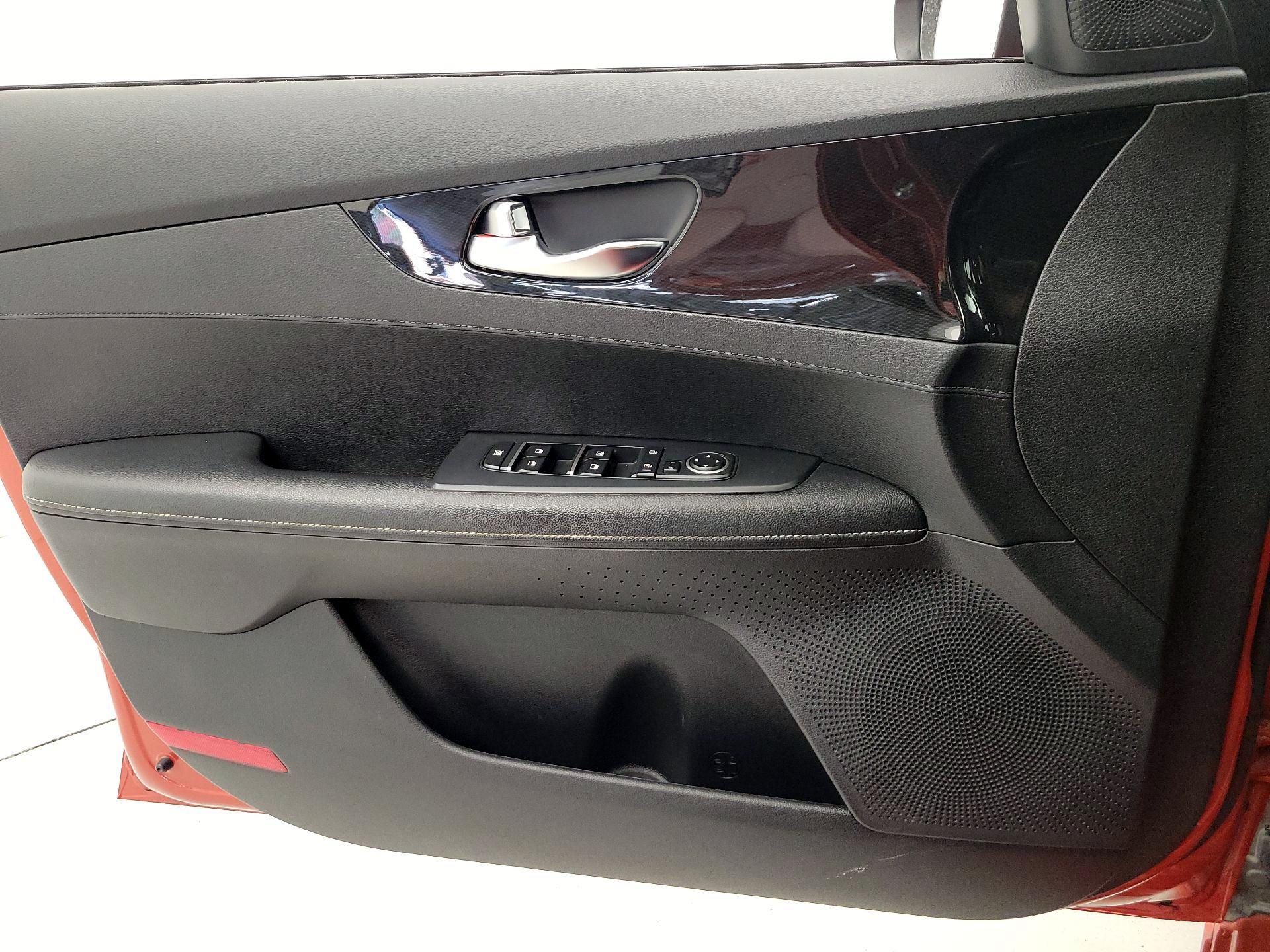 Thumbnail: 2020 Kia Forte - 12