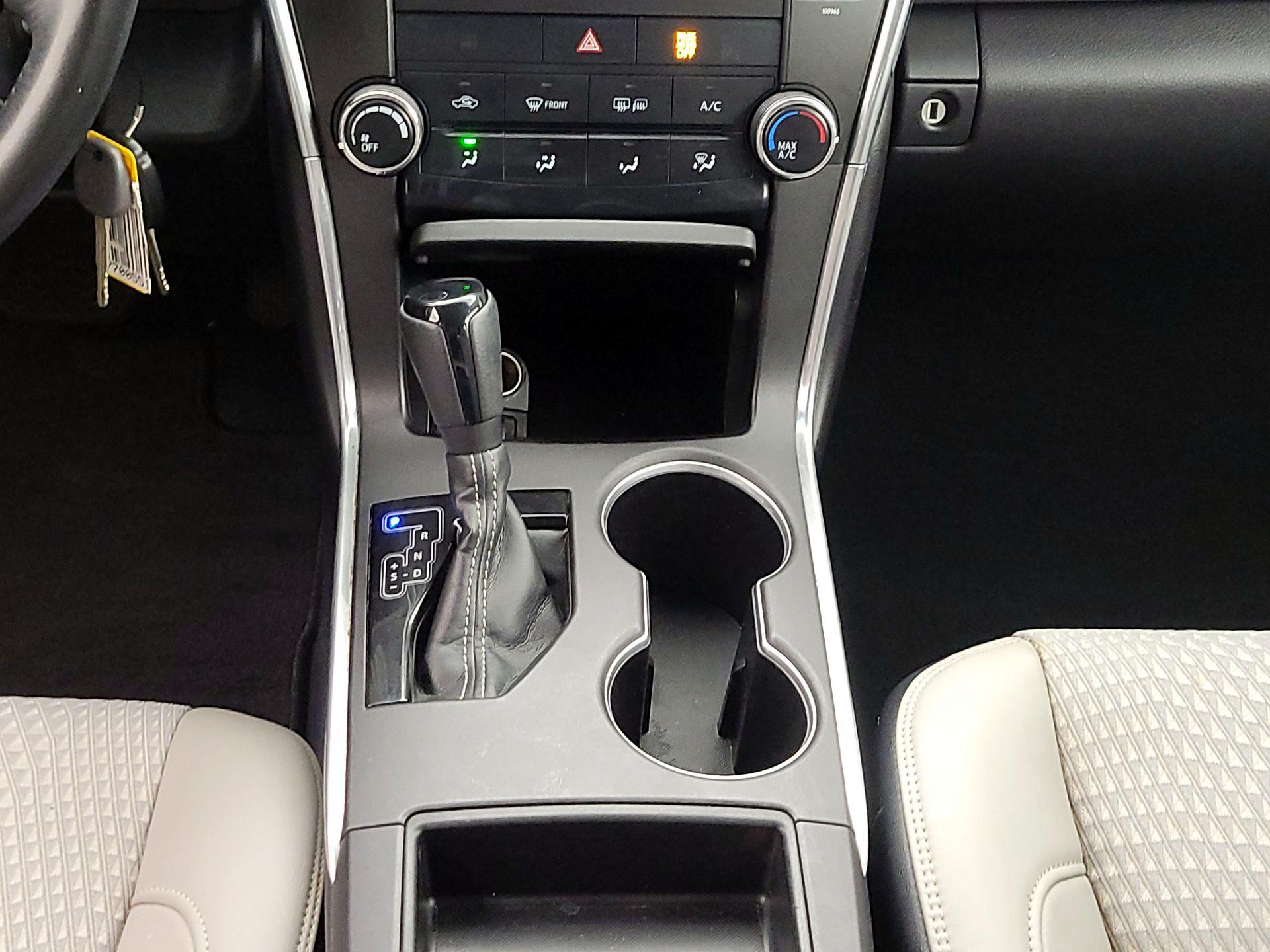 Thumbnail: 2015 Toyota Camry - 17