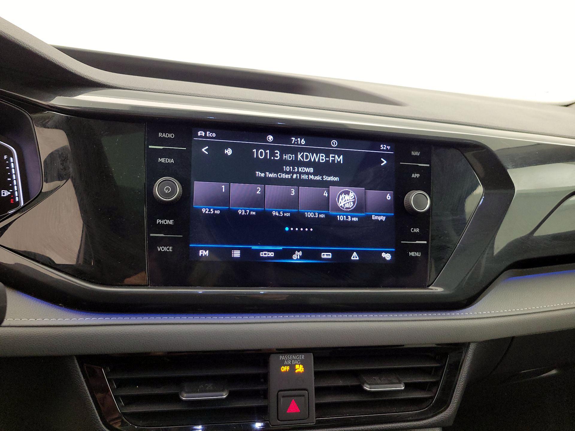 Thumbnail: 2022 Volkswagen Taos - 16