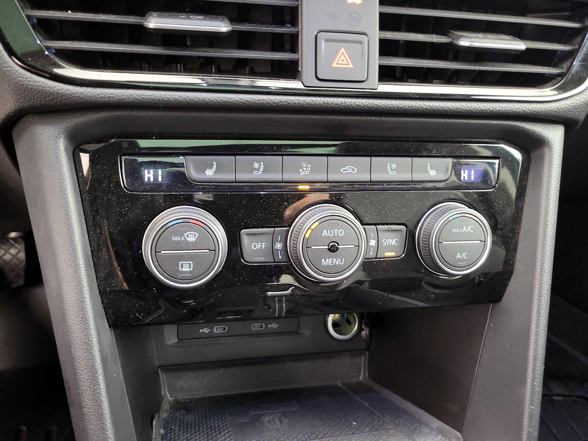 Thumbnail: 2022 Volkswagen Taos - 17