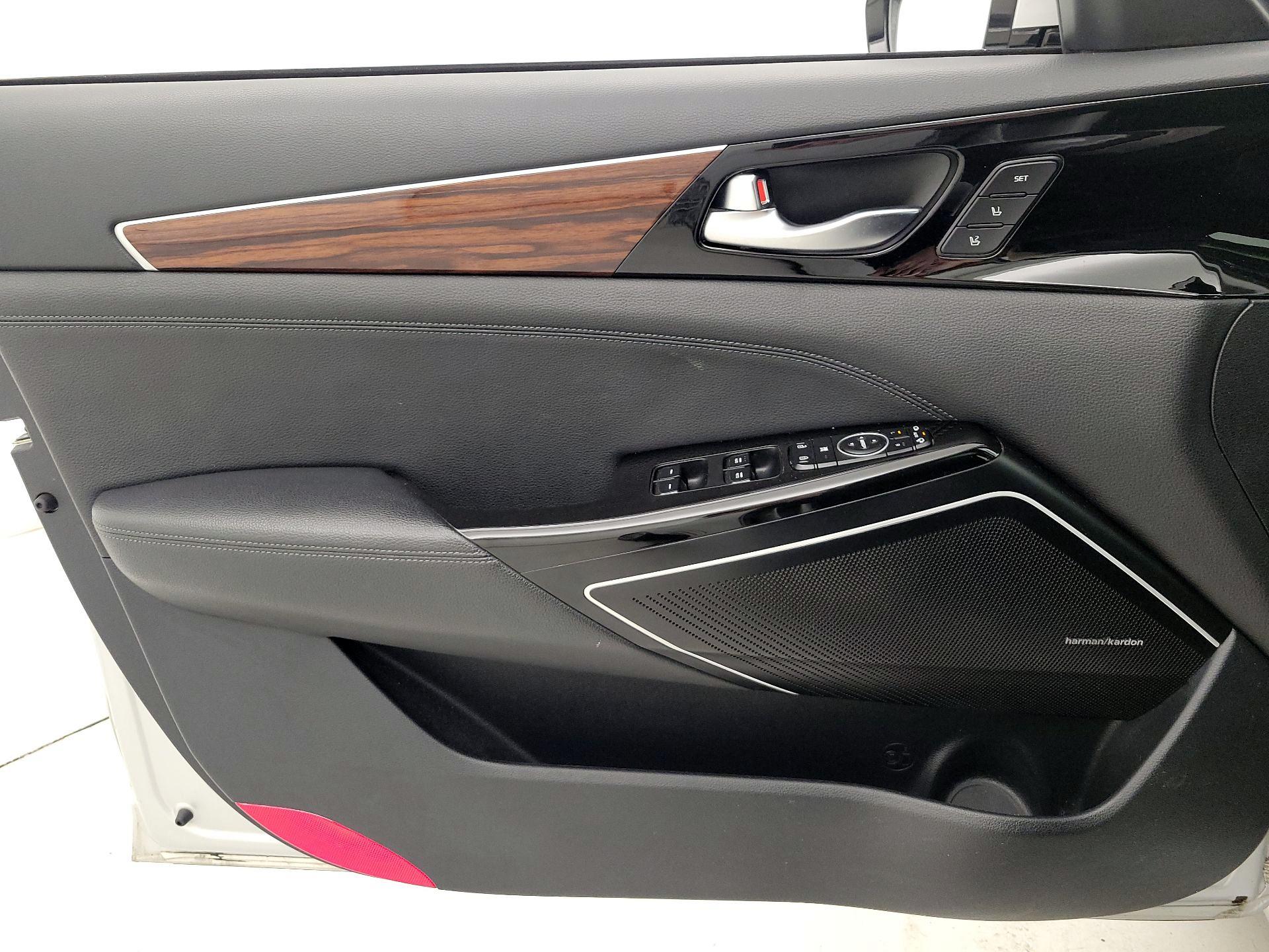 Thumbnail: 2017 Kia Cadenza - 12