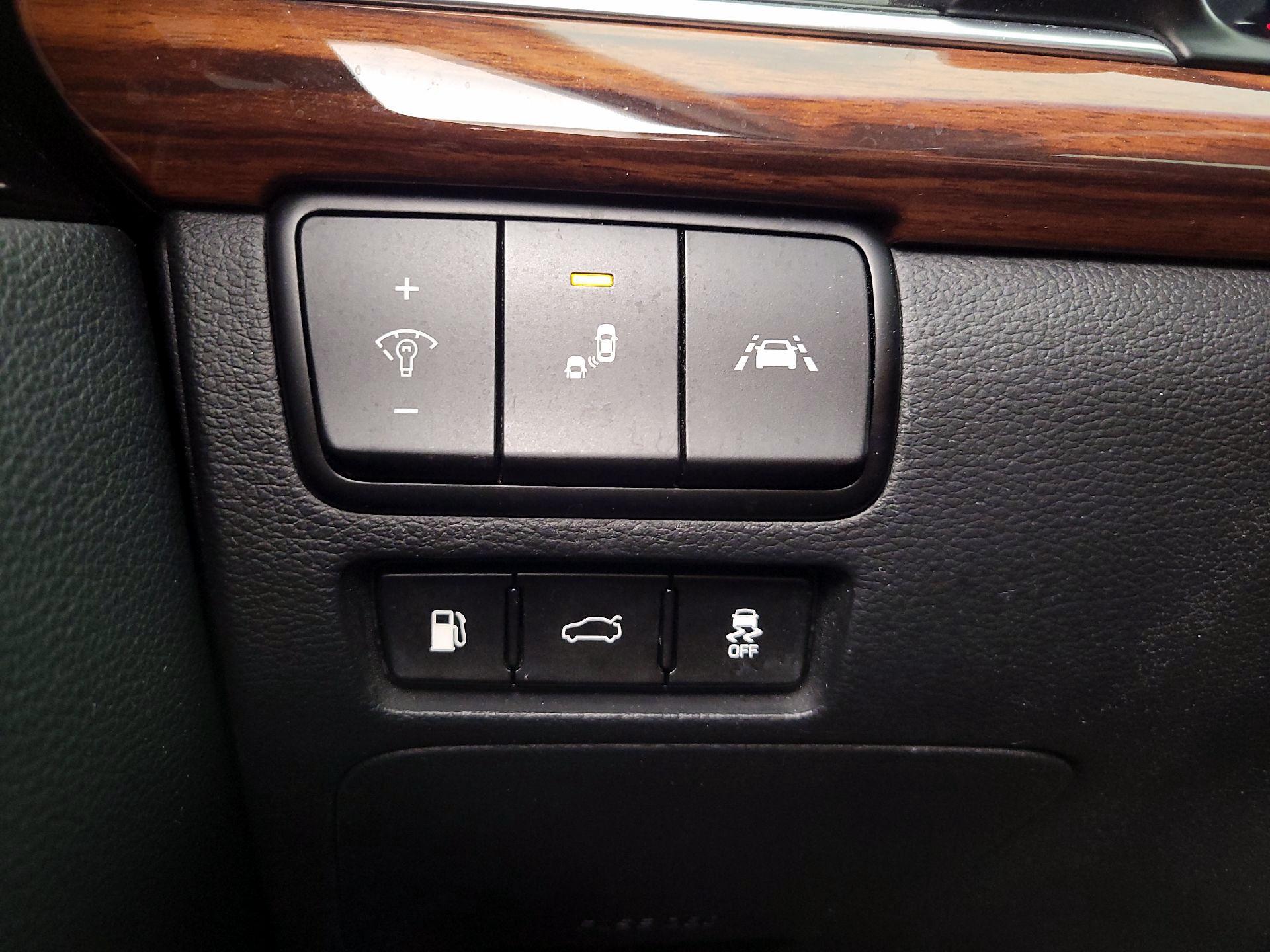 Thumbnail: 2017 Kia Cadenza - 13