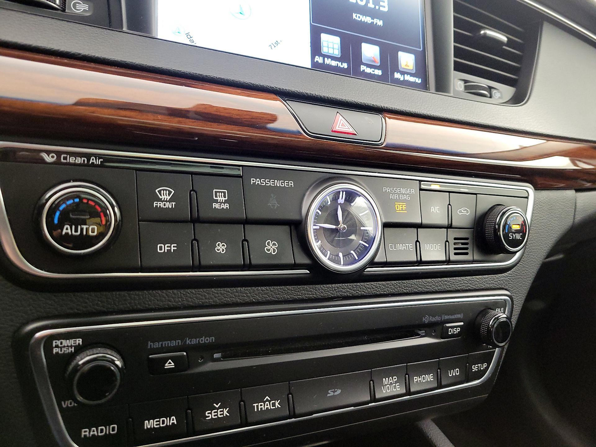 Thumbnail: 2017 Kia Cadenza - 17